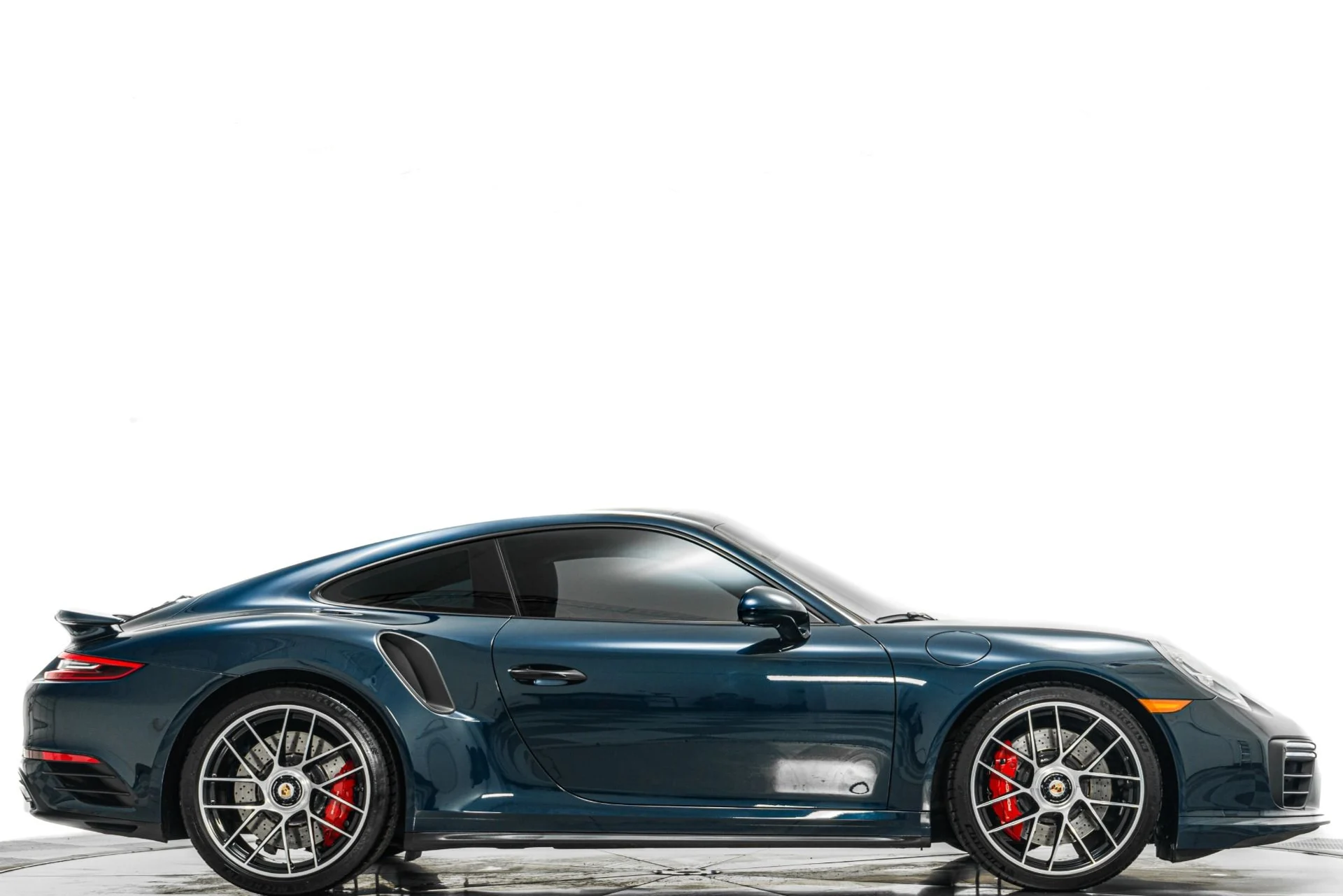 mph001_1818777870_Used_2019_Porsche_911_Turbo_Centerlock_Wheels_Sunroof_Carbon_Interior_Trim_1771016276_3bf9a6870a