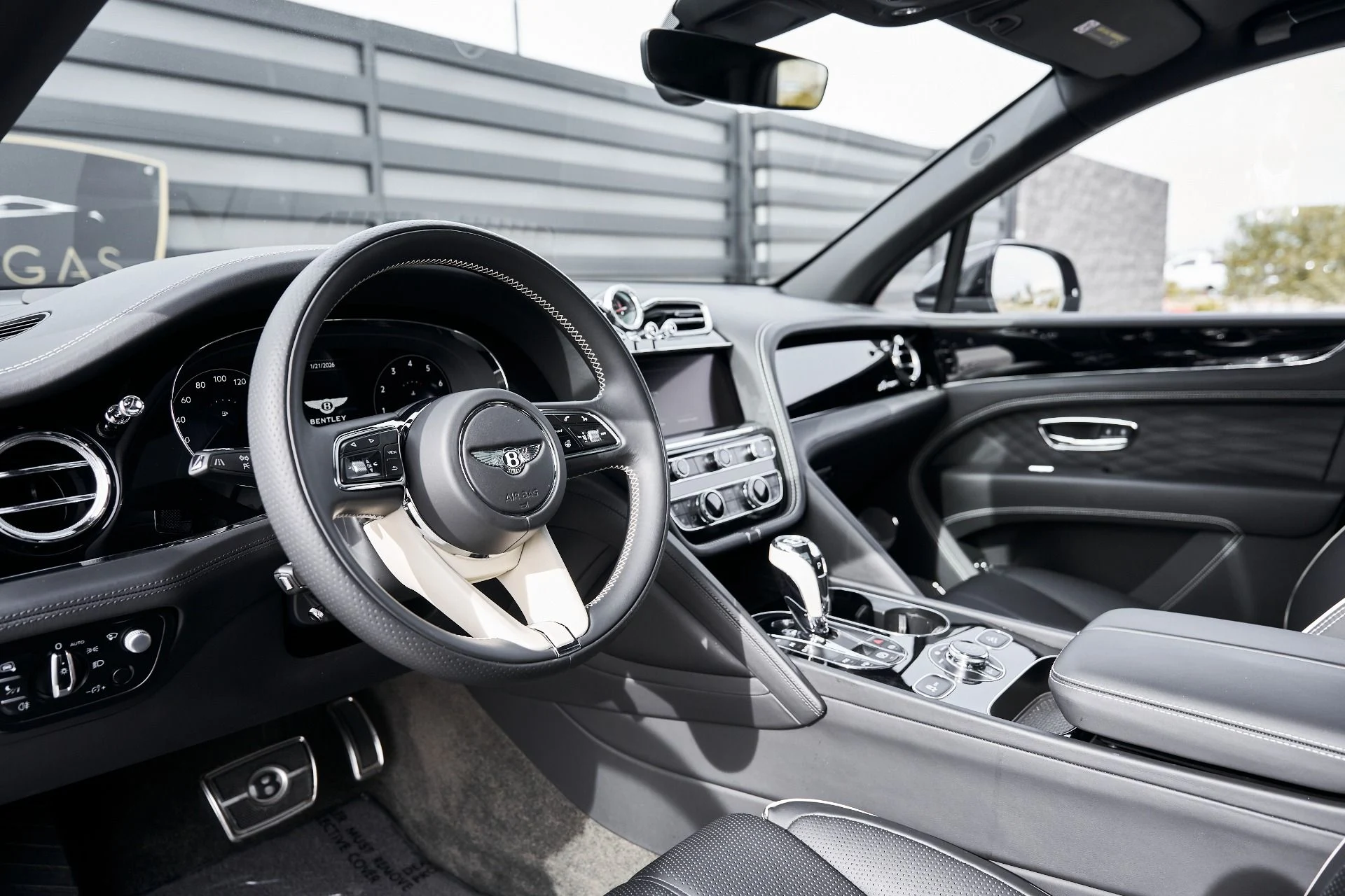 mph001_1821444932_Used_2023_Bentley_Bentayga_EWB_Azure_1769048589_8d30f32e22