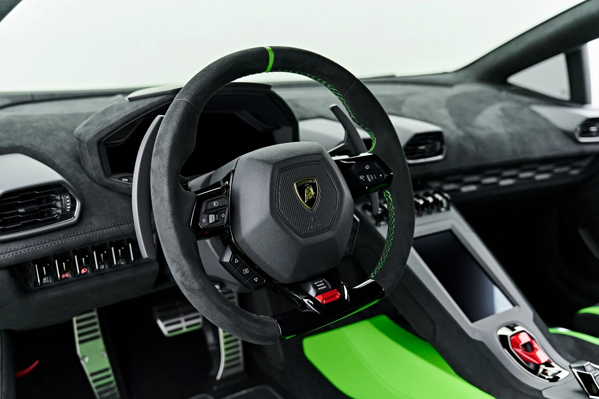 mph001_1832162362_Used_2024_Lamborghini_Huracan_STO_Base_1791998180_37191af666