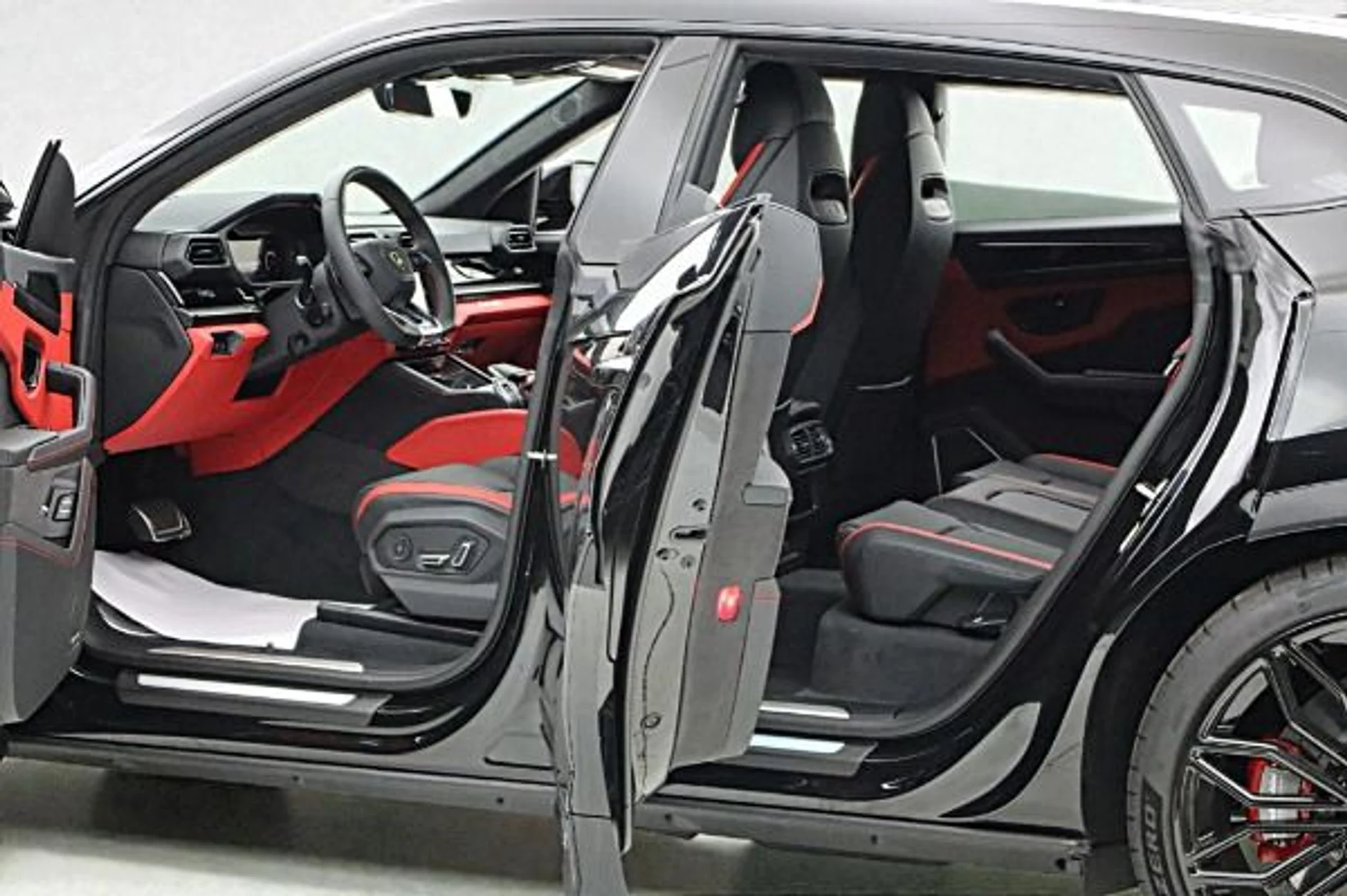 mph001_1834112114_New_2025_Lamborghini_Urus_SE_d594fdcad6