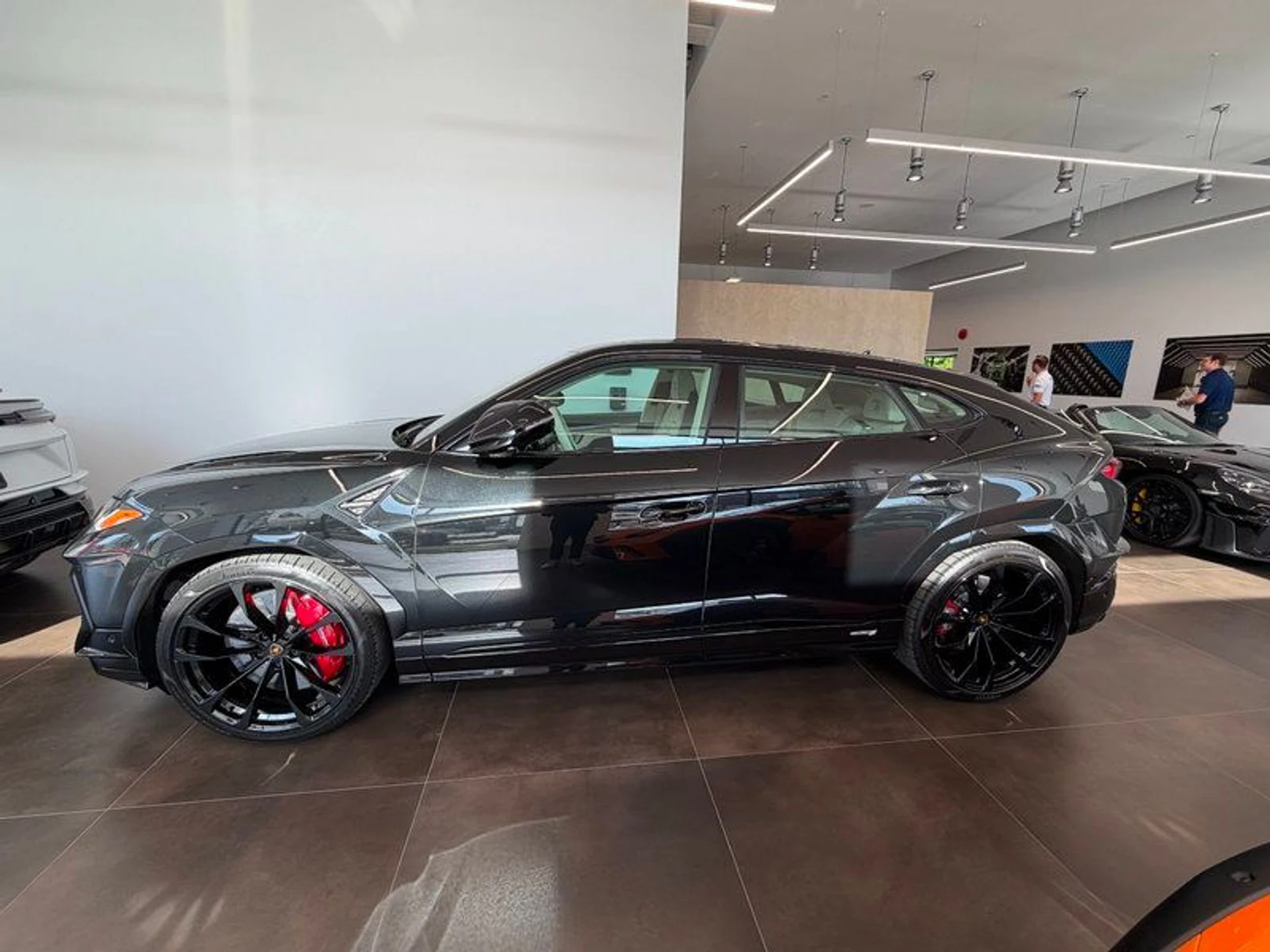 mph001_1839348655_38088914_03638_2024_lamborghini_urus_002_0a48400075