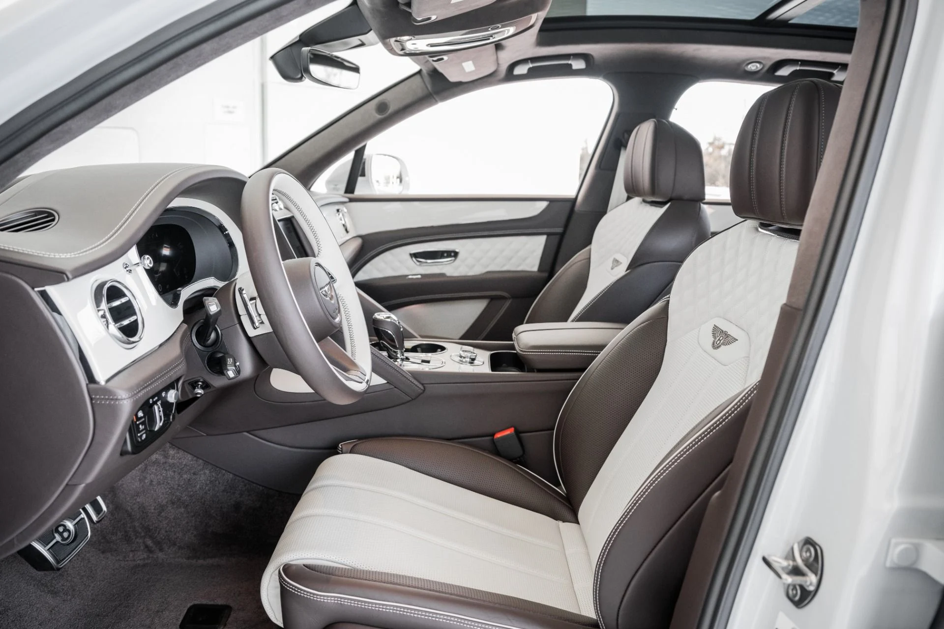 mph001_1846868268_Used_2023_Bentley_Bentayga_Azure_1673896555_4422ade4ec