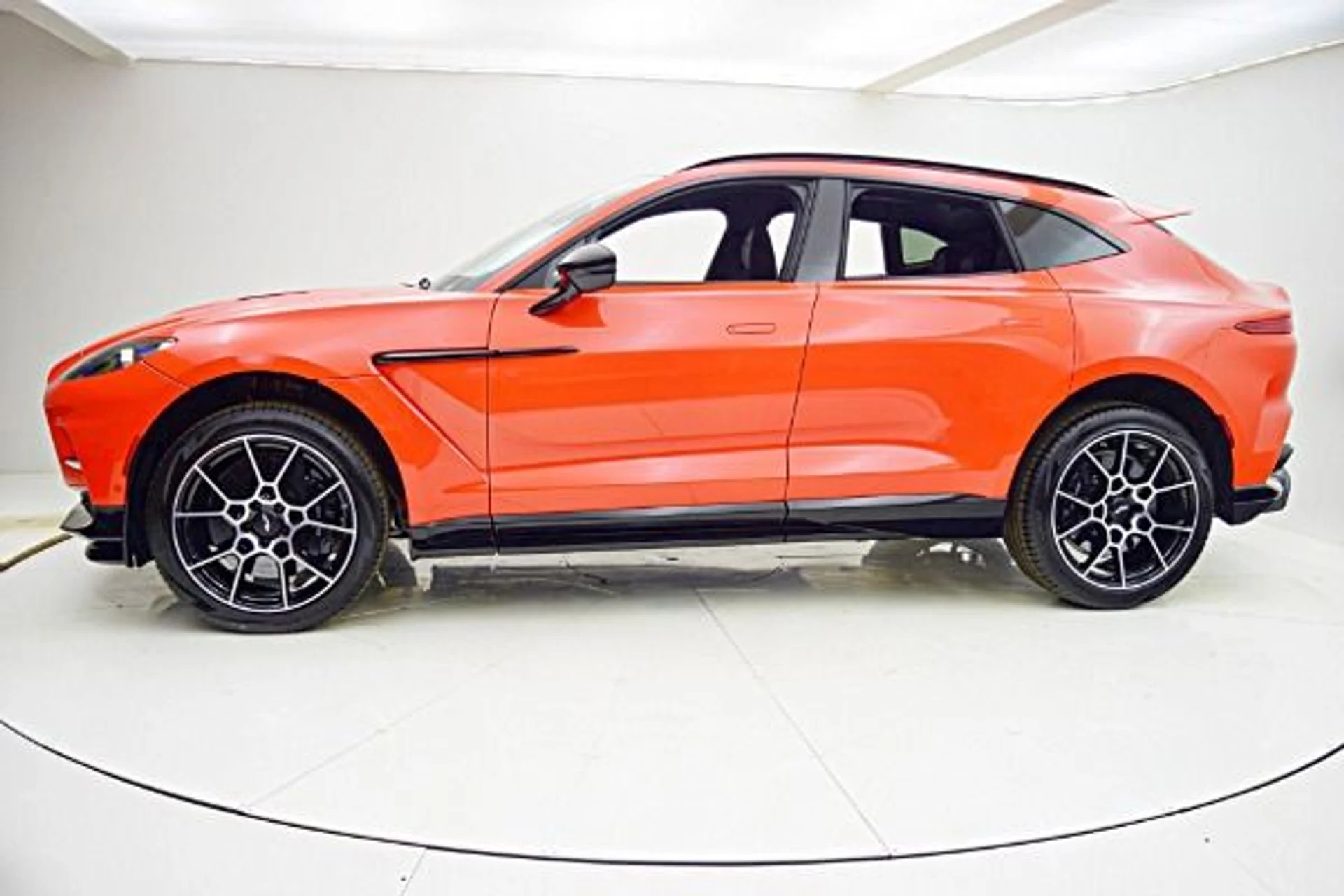 mph001_1854565899_New_2025_Aston_Martin_DBX_707_ec0bd3ea50