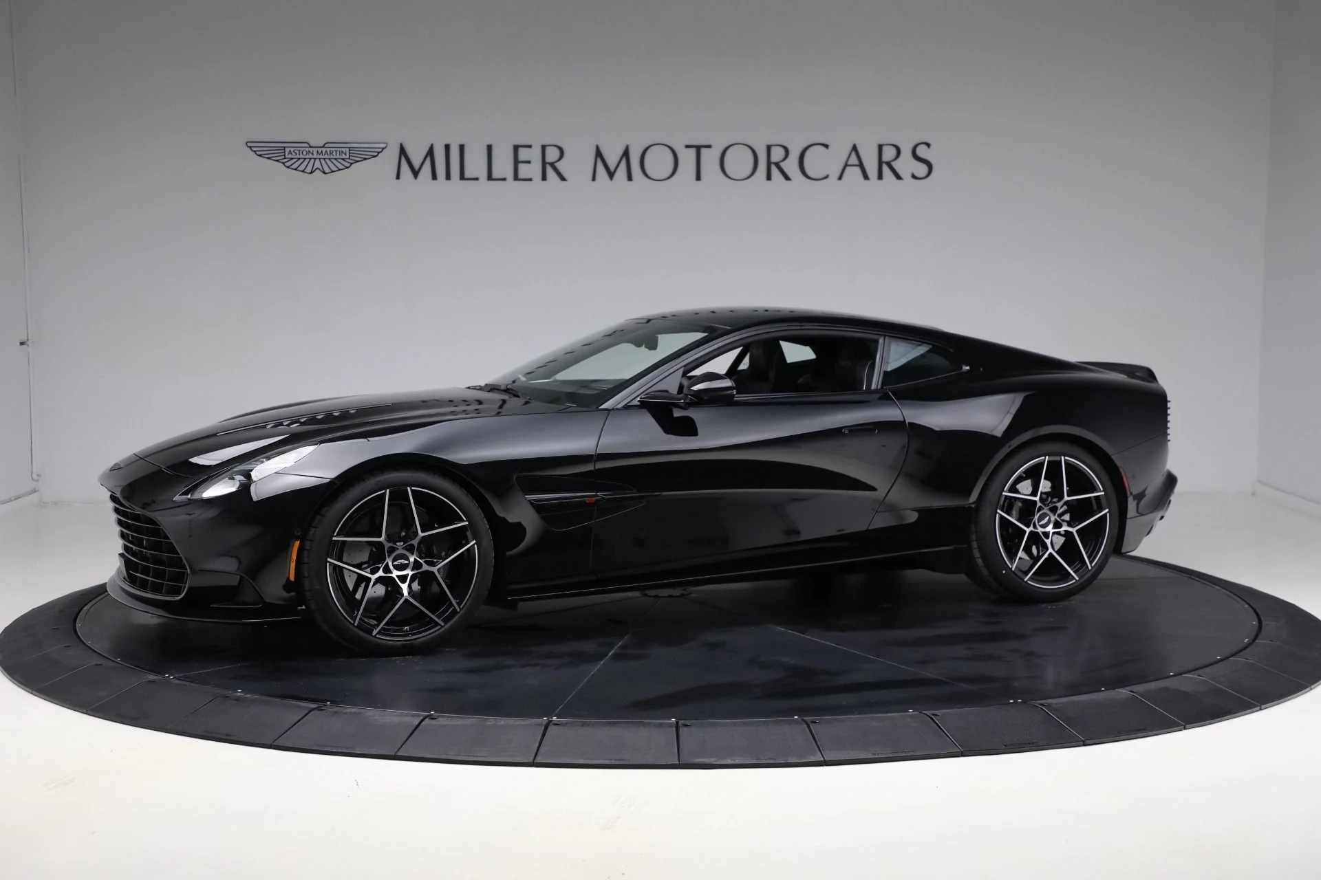 mph001_1857920480_New_2025_Aston_Martin_Vanquish_6bf362b10e