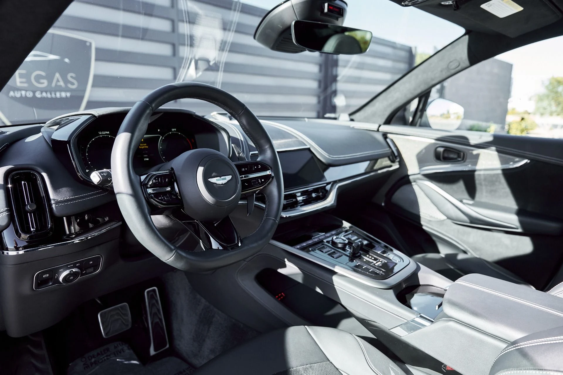 mph001_1863782449_Used_2025_Aston_Martin_DBX_707_1767063133_8bb6703c60