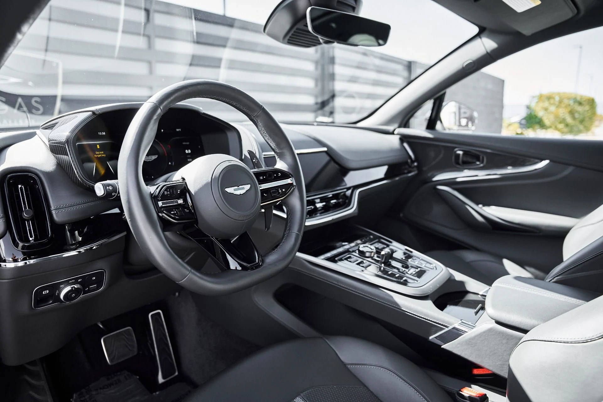 mph001_1864772994_Used_2025_Aston_Martin_DBX_707_1778288572_217a35c559