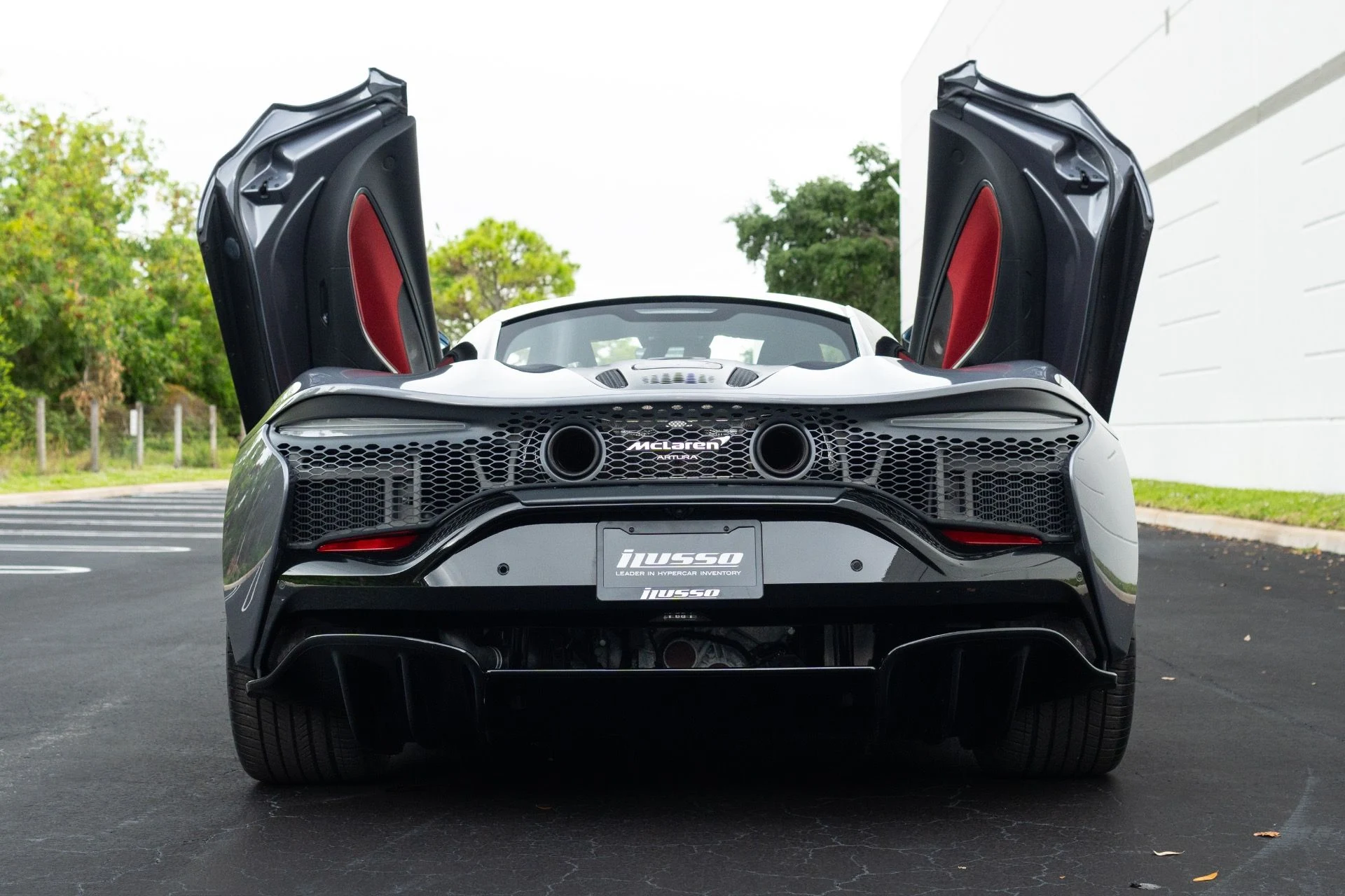mph001_1879676059_Used_2023_Mc_Laren_Artura_1776712926_dbe30b8125