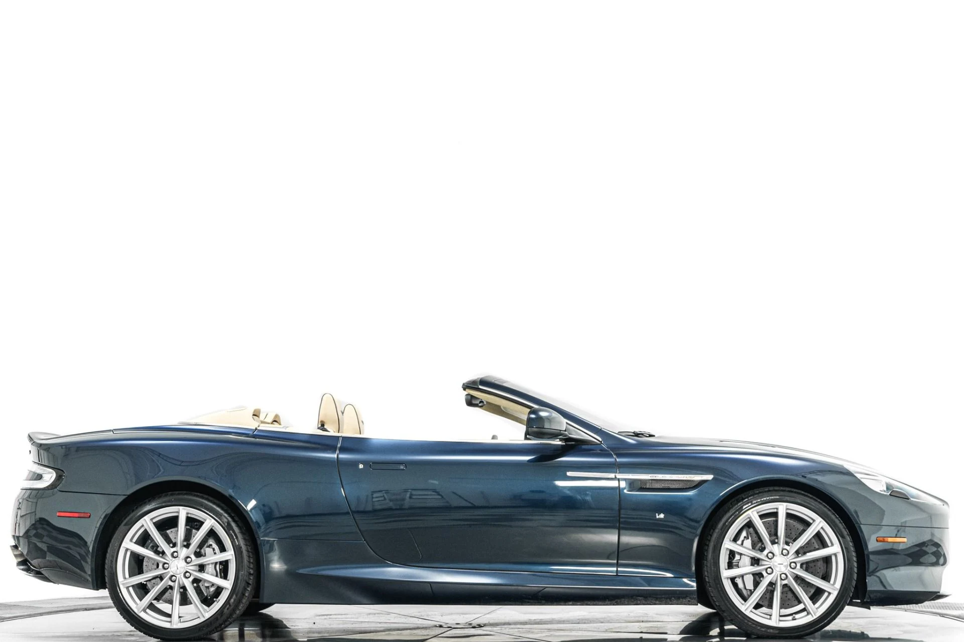 mph001_1885134896_Used_2016_Aston_Martin_DB_9_GT_Volante_540_Horsepower_V12_Low_Miles_1785792369_cbbf962fb0