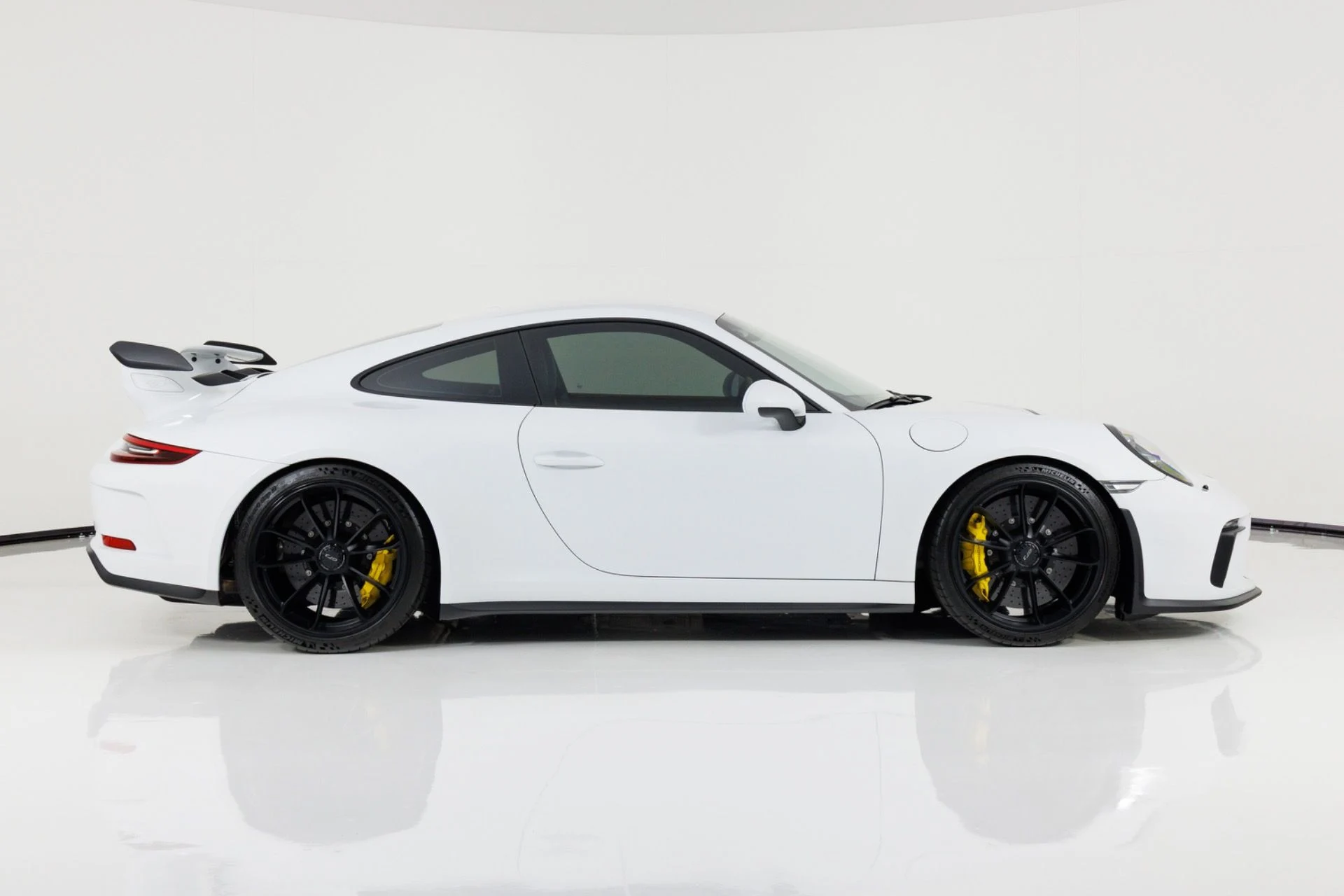 mph001_1893430475_Used_2018_Porsche_911_GT_3_1782317490_18e75ceb89