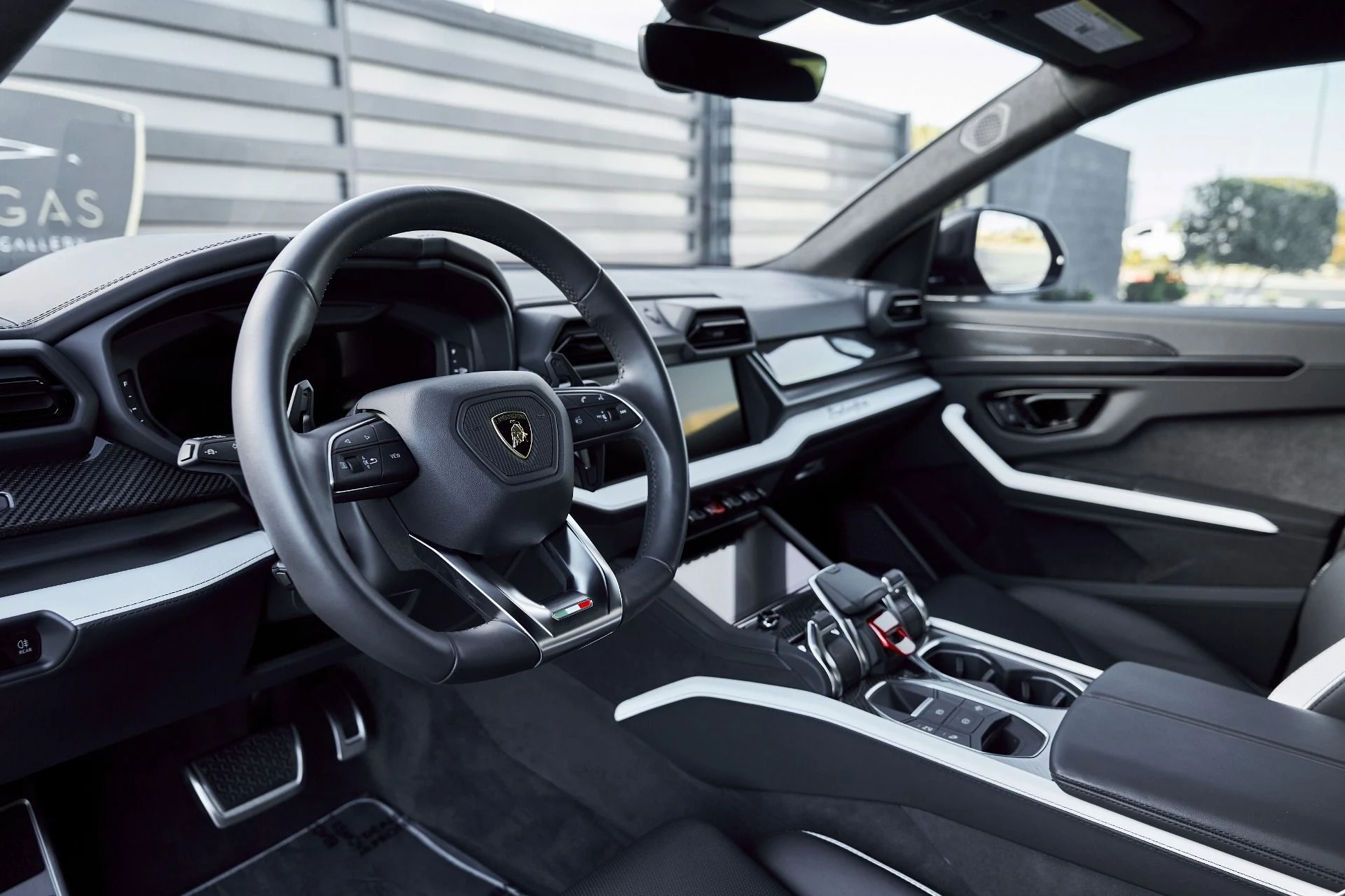 mph001_1894073076_Used_2025_Lamborghini_Urus_SE_1767720823_8b8b9712ab