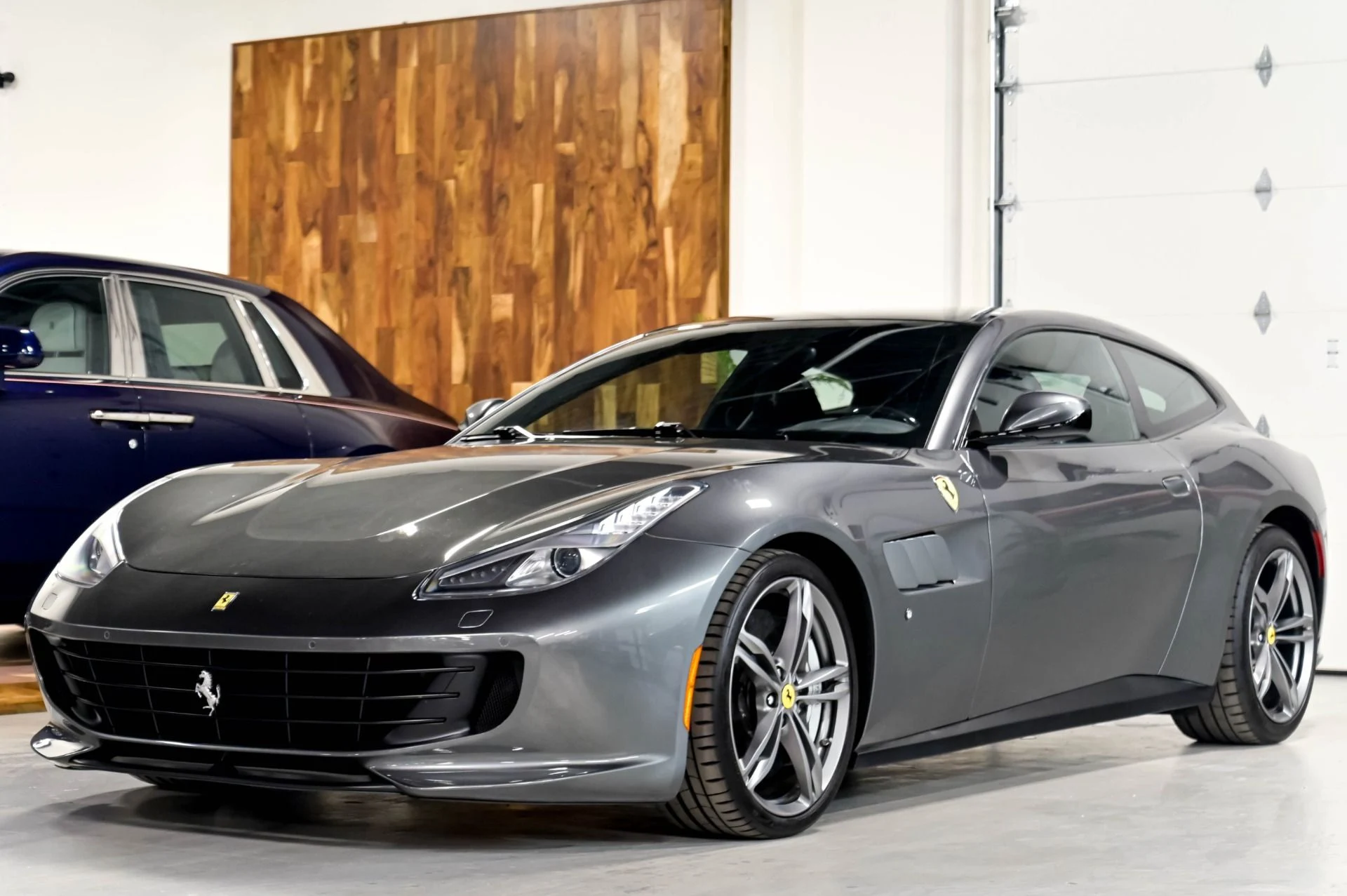 mph001_1900880714_Used_2017_Ferrari_GTC_4_Lusso_V12_1782513634_a9bc16e329