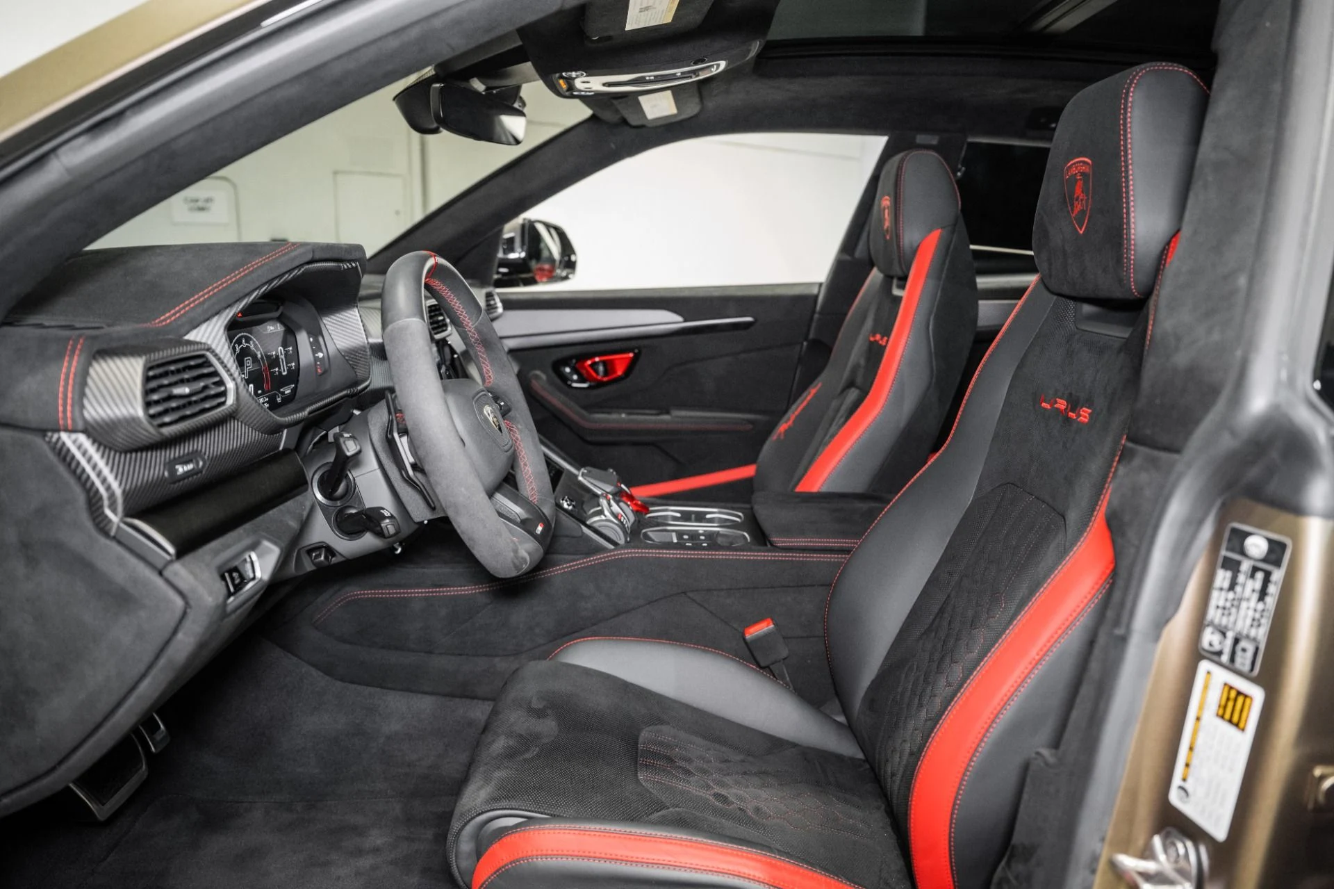 mph001_1903224140_Used_2024_Lamborghini_Urus_Performante_1777998986_2ba7574f4d