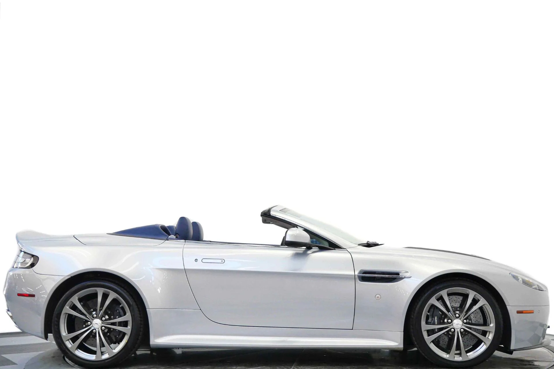 mph001_1909055114_Used_2017_Aston_Martin_Vantage_Roadster_7_Speed_Manual_Limited_1_of_100_for_the_USA_1765814971_cfa1cc096c