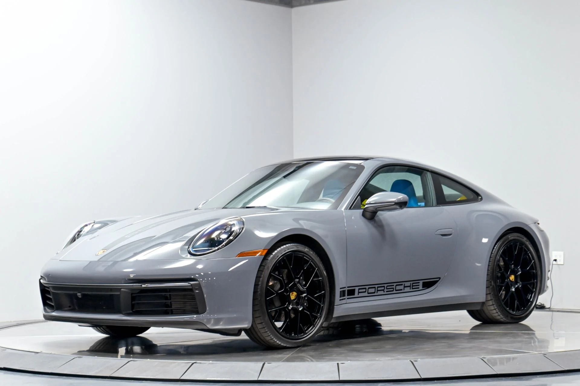 mph001_1915000880_Used_2024_Porsche_911_1782576081_7615392012