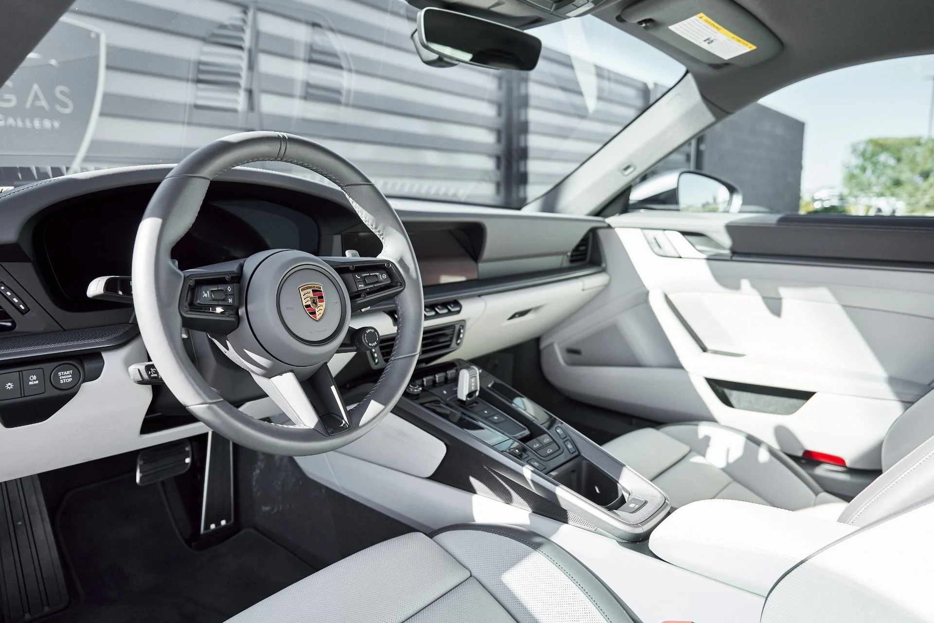 mph001_1915058653_Used_2025_Porsche_911_Carrera_1768012294_9452072209