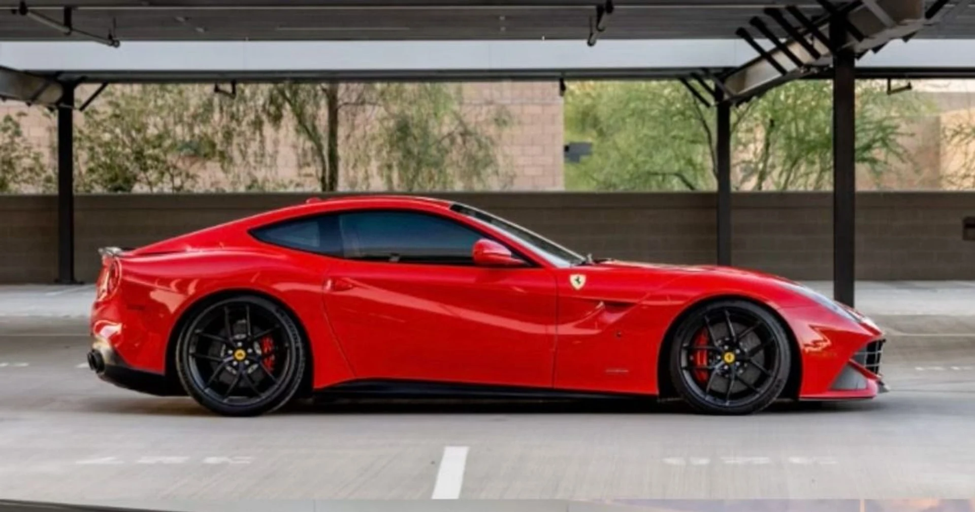 mph001_1926856471_Used_2015_Ferrari_F12berlinetta_1757010639_75375617f3