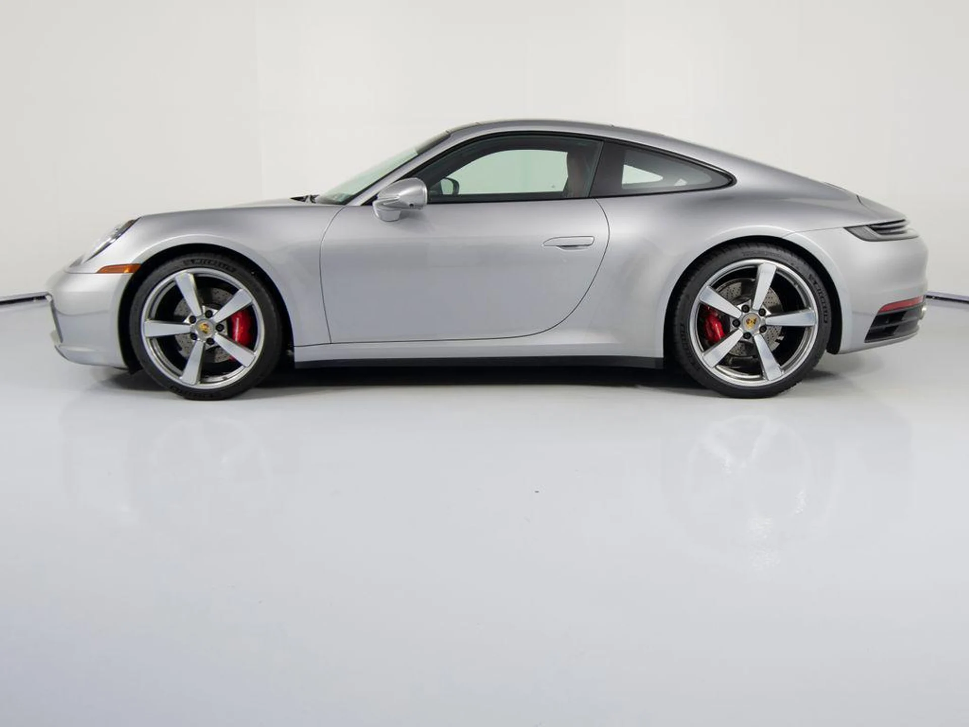 mph001_1939167955_628_XHJ_Pg_N_Co_V_Mda_LHW_3_Kf_Qh_Bk_U_6b3fe97add