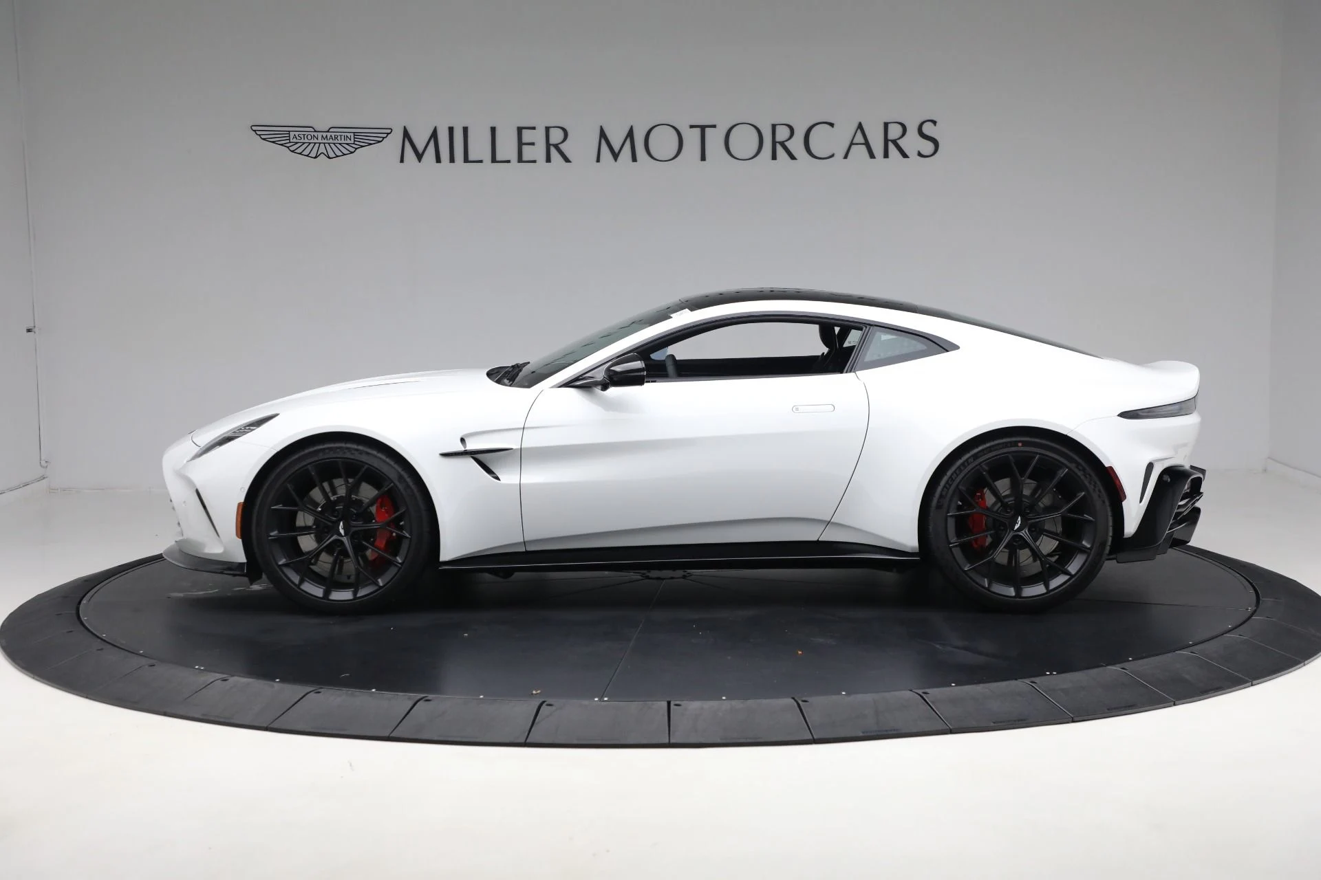 mph001_1939844561_New_2025_Aston_Martin_Vantage_e3c05ec9e6