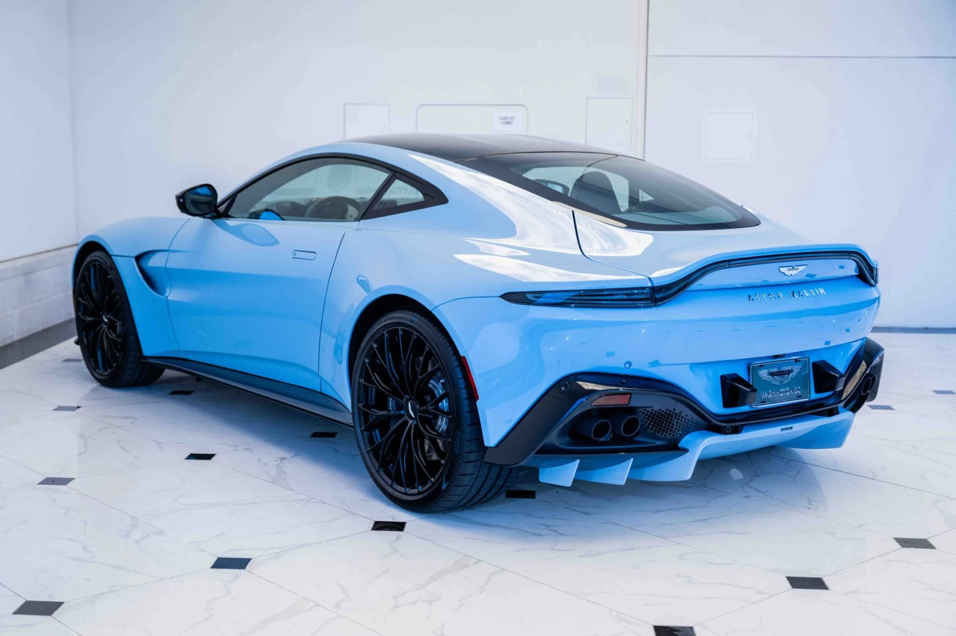 mph001_1951249261_Used_2023_Aston_Martin_Vantage_V8_Coupe_1699283559_af5a9c9aae