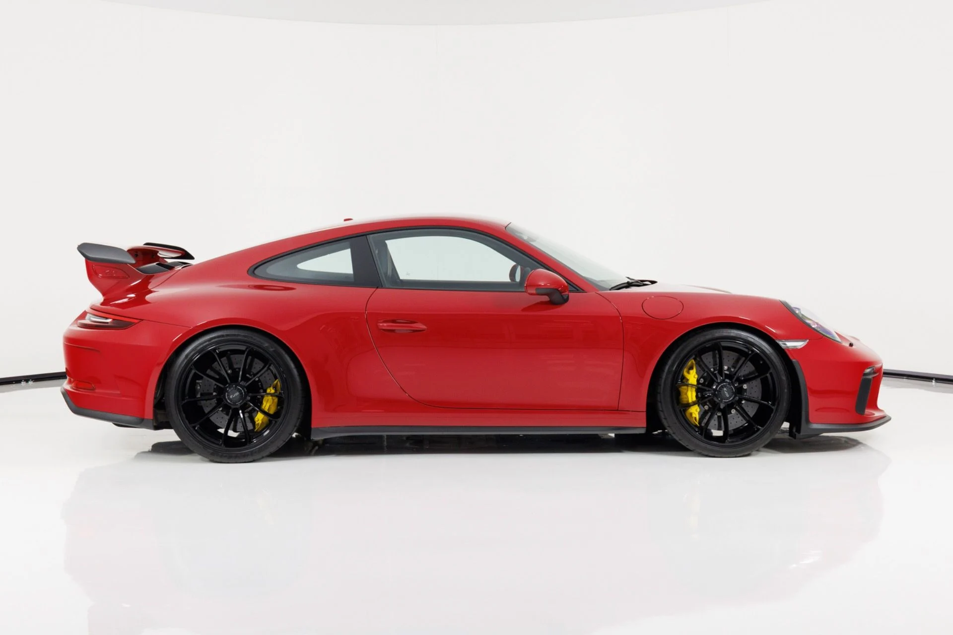 mph001_1957703748_Used_2018_Porsche_911_GT_3_1781113305_e38b1f26a2