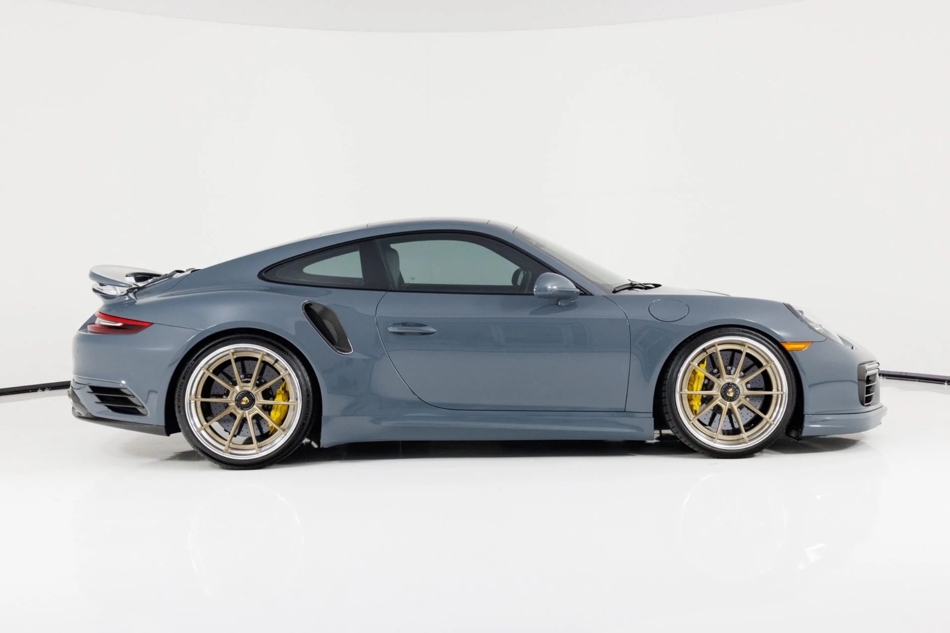 mph001_1979915505_Used_2017_Porsche_911_Turbo_S_1787680335_670ba7f90b