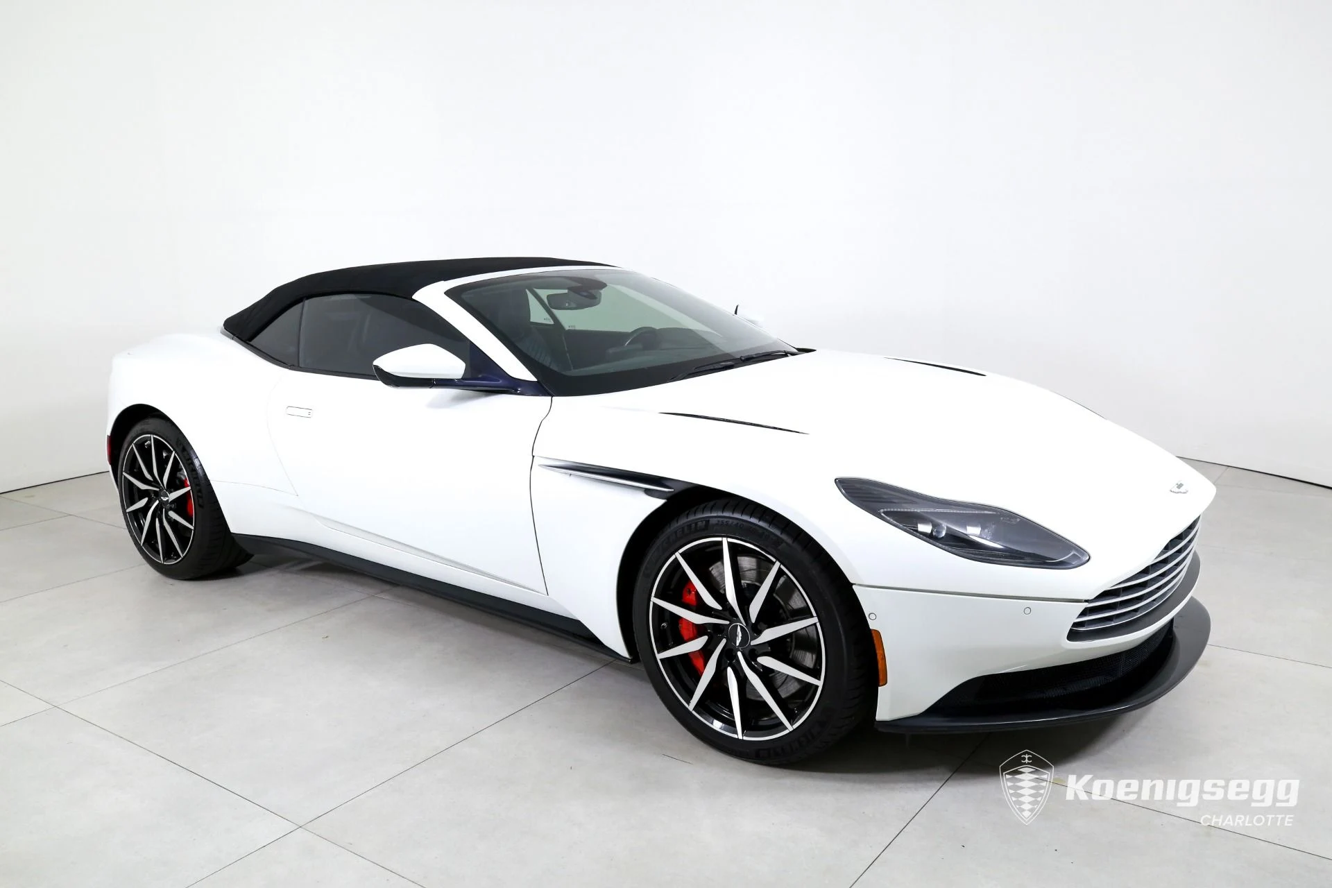 mph001_1984588311_Used_2020_Aston_Martin_DB_11_Volante_1782494523_8c2b27073e
