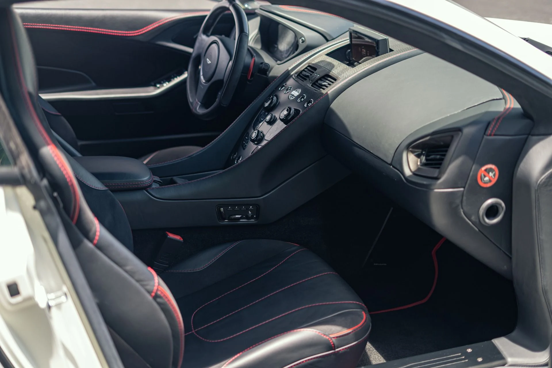 mph001_1990507015_Used_2015_Aston_Martin_Vanquish_Carbon_White_Tasteful_Upgrades_1784056520_c2e901e73f
