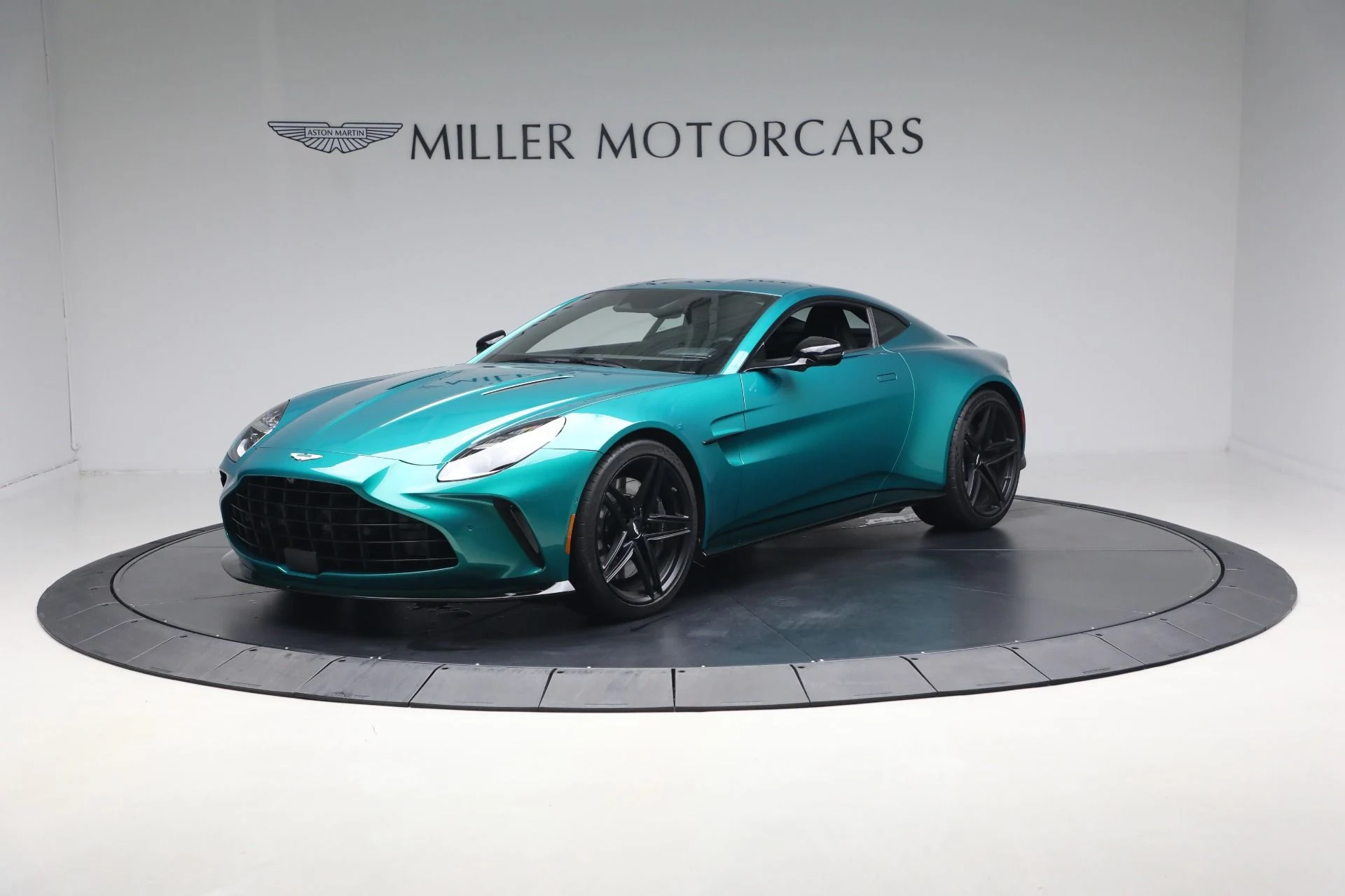 mph001_1991415710_Used_2025_Aston_Martin_Vantage_1766592758_4dc4301065