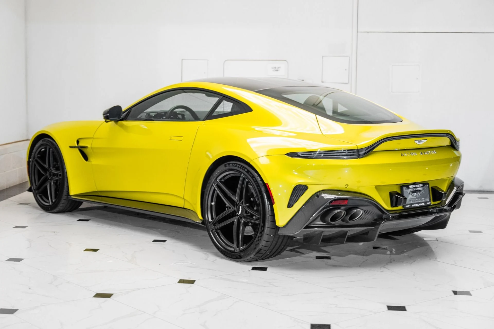 mph001_1997303007_Used_2025_Aston_Martin_Vantage_1751990746_b3afaee478