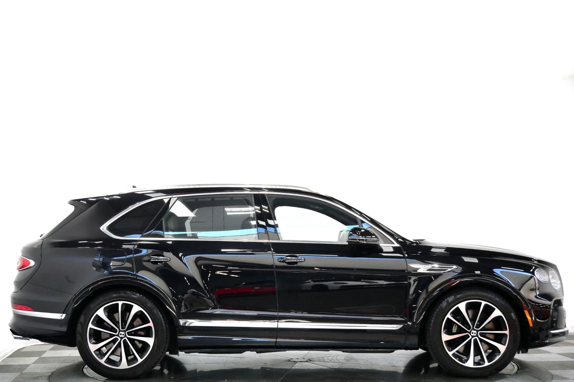 mph001_2000120762_Used_2023_Bentley_Bentayga_V8_Touring_Specification_Front_Seat_Comfort_Specification_1783533103_cb22b679ce