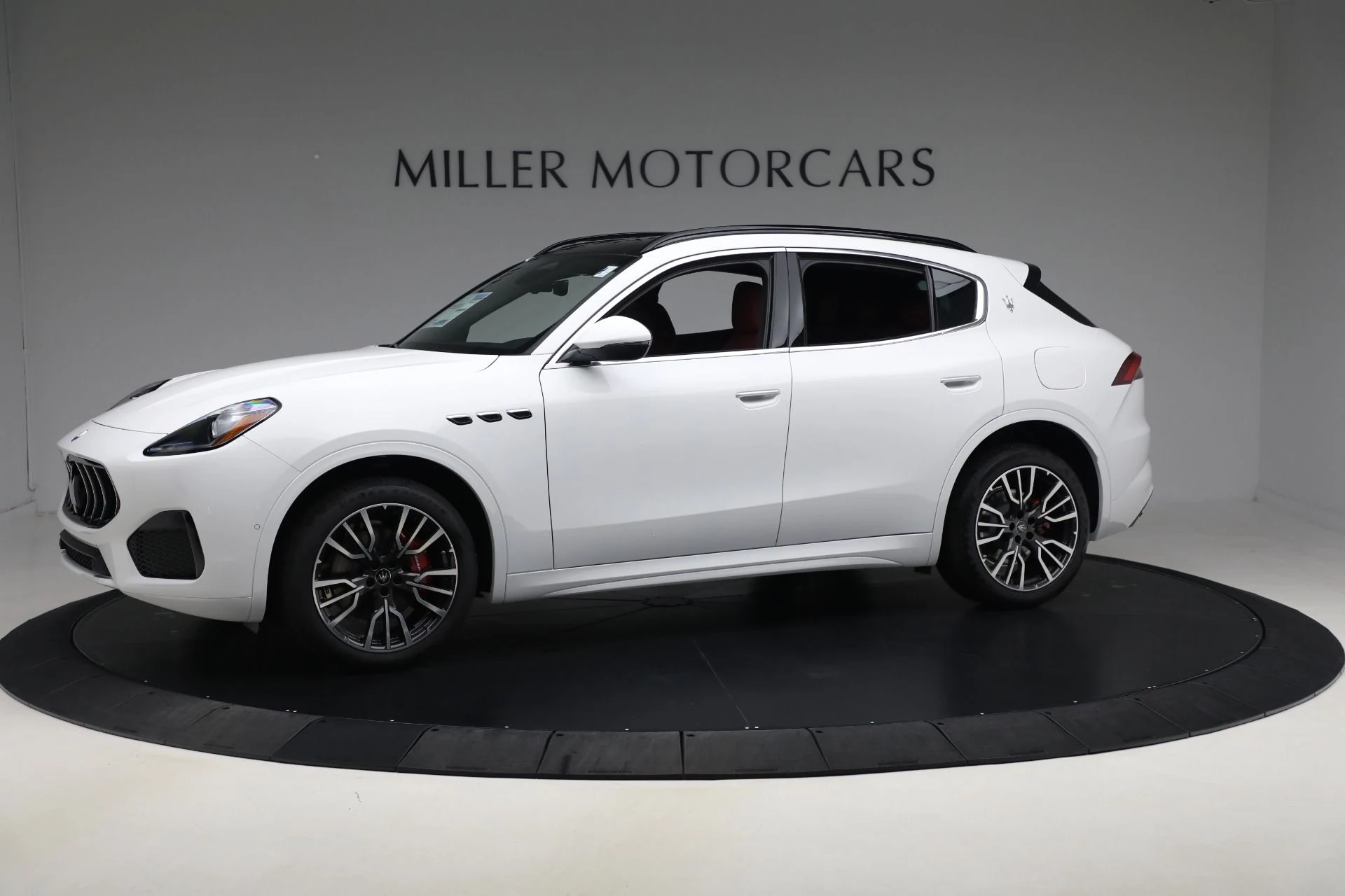 mph001_2003380110_New_2025_Maserati_Grecale_b4482fcc3d