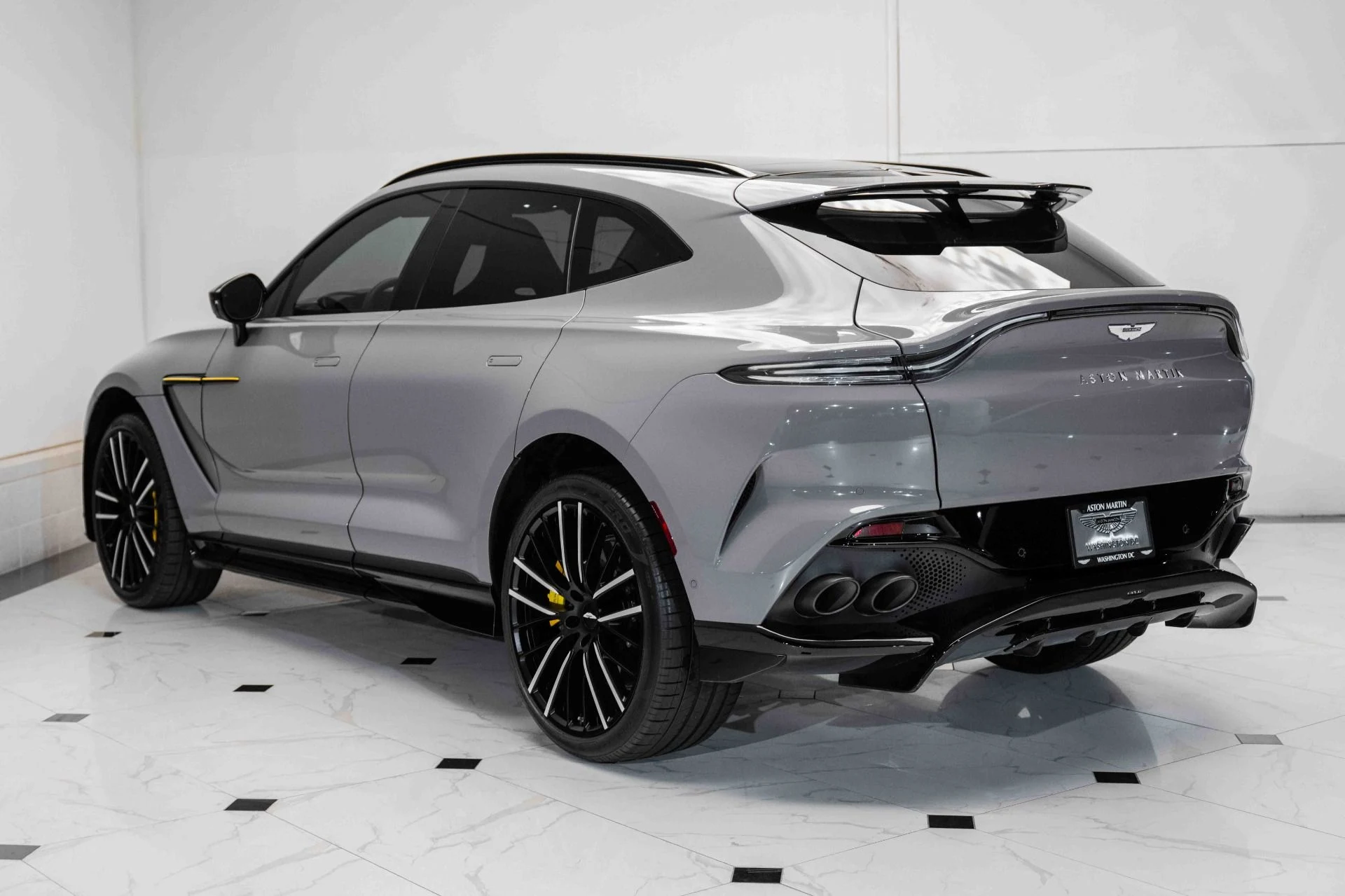 mph001_2018516396_Used_2023_Aston_Martin_DBX_707_1728832242_79156bdffc