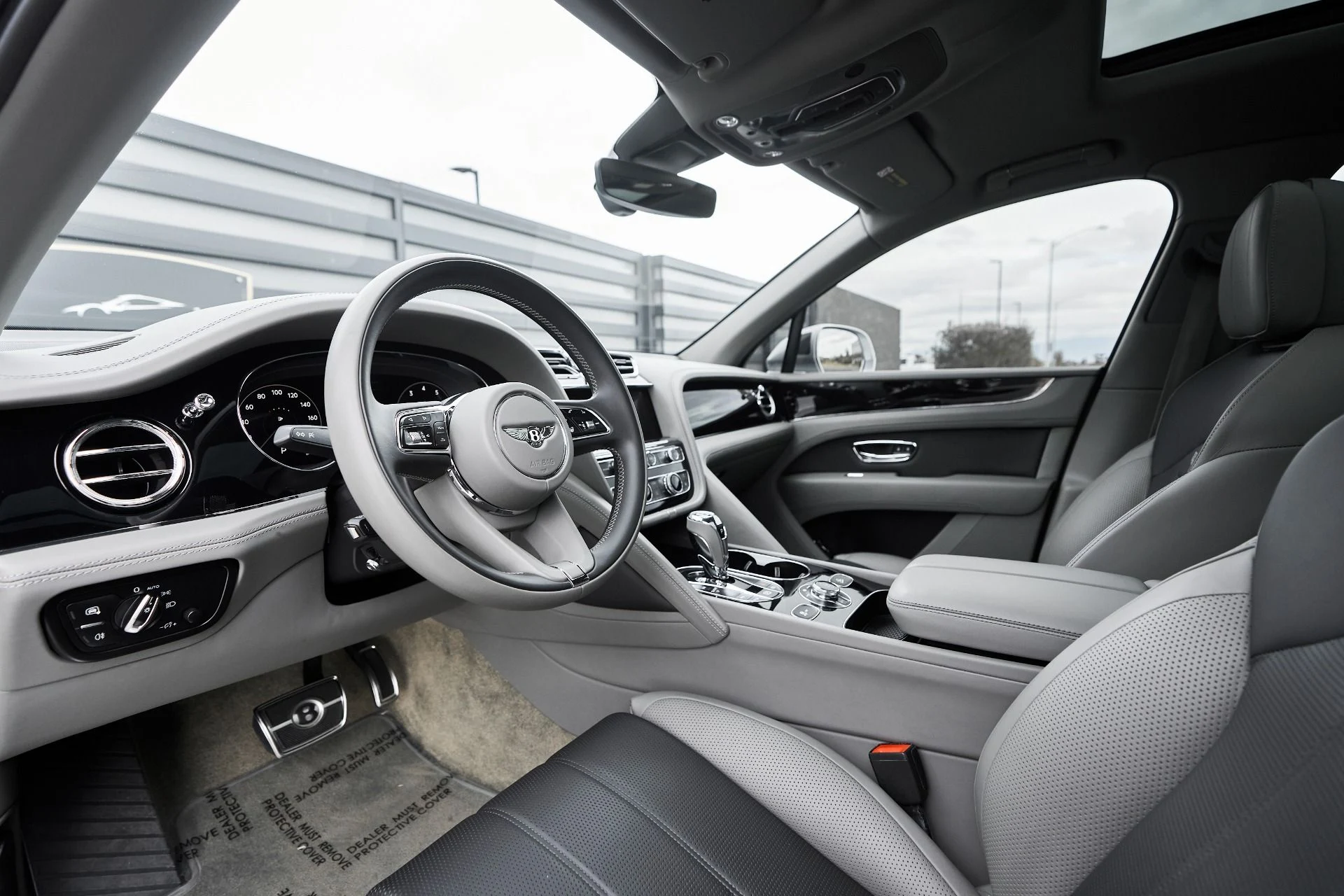 mph001_2022467080_Used_2023_Bentley_Bentayga_EWB_Azure_1763502473_f603326215