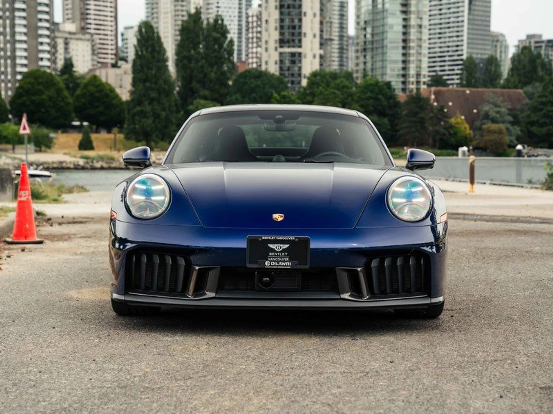 mph001_2023523290_38706254_02559_2025_porsche_911_002_8b44f51744