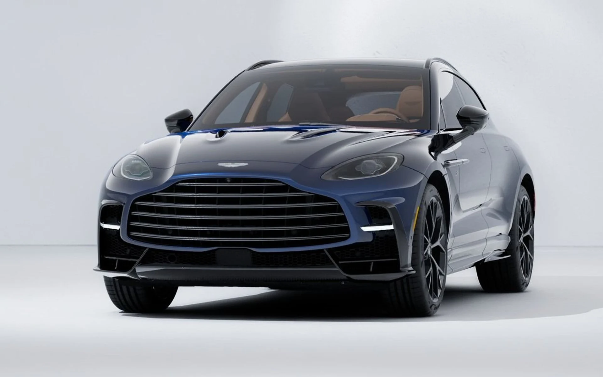 mph001_2039264570_New_2026_Aston_Martin_DBX_S_1764461400_6e045b3b2e