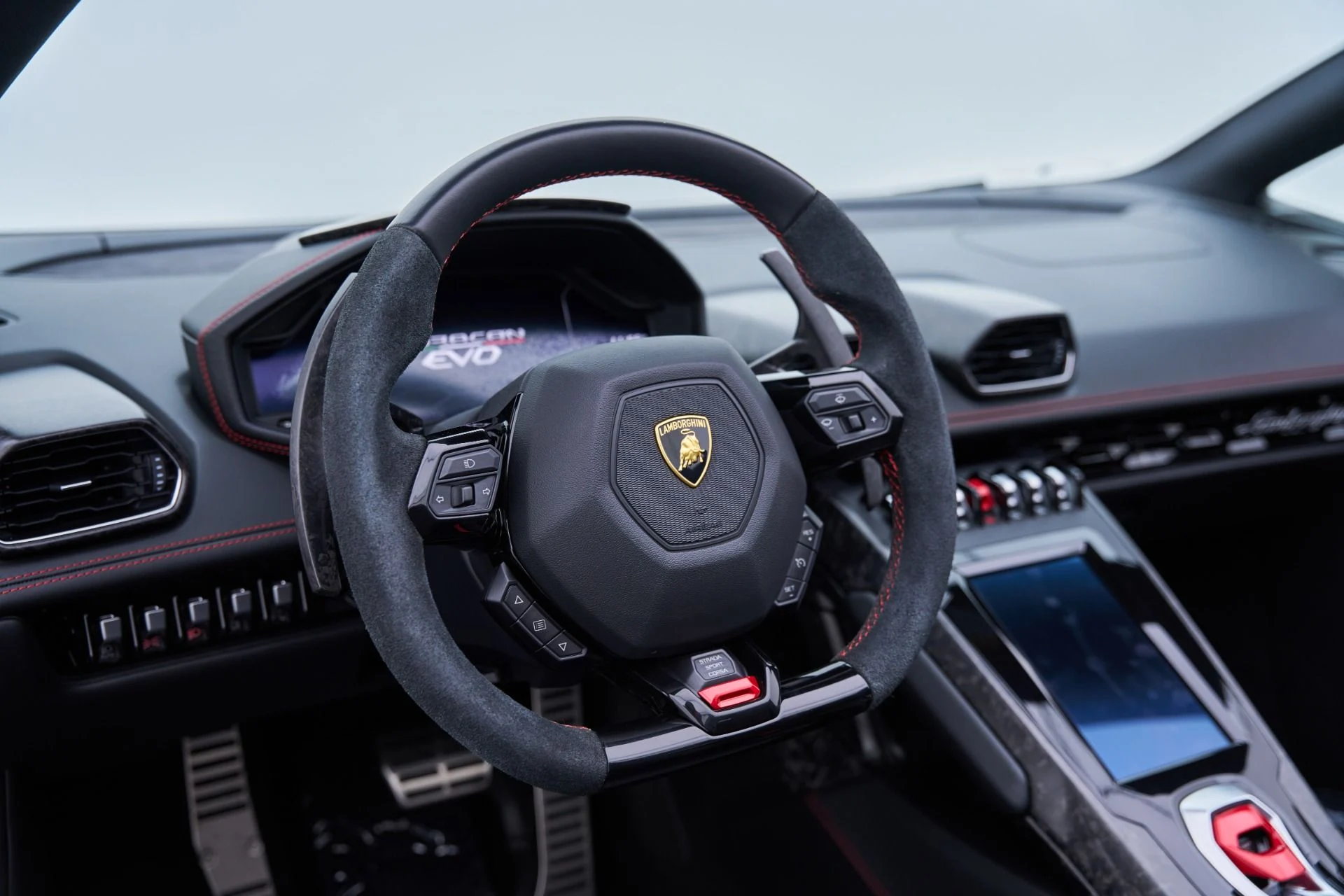 mph001_2056156013_Used_2022_Lamborghini_Huracan_EVO_Base_1792542181_68f845aefa