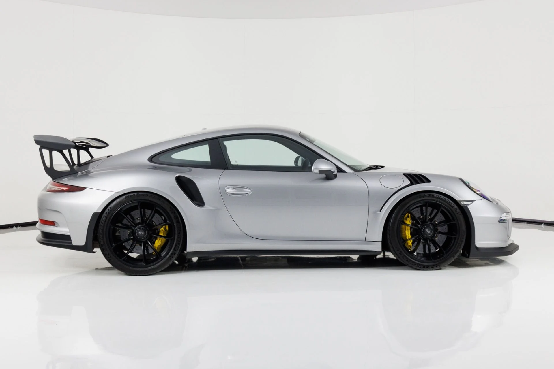 mph001_205954971_Used_2016_Porsche_911_GT_3_RS_1782496701_019601fa3e