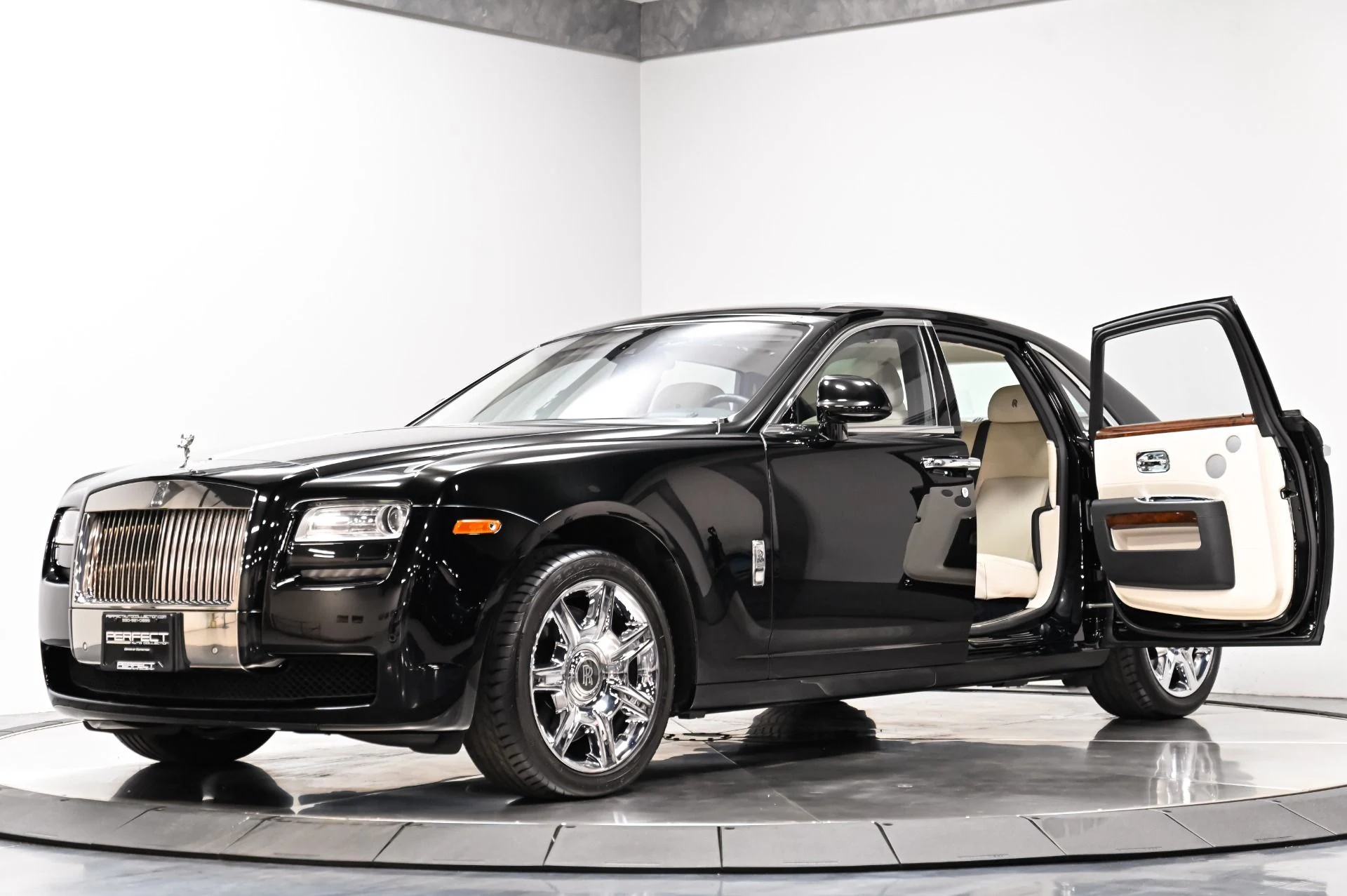mph001_2065143625_Used_2012_Rolls_Royce_Ghost_Base_1789141578_8d2ab5bc16