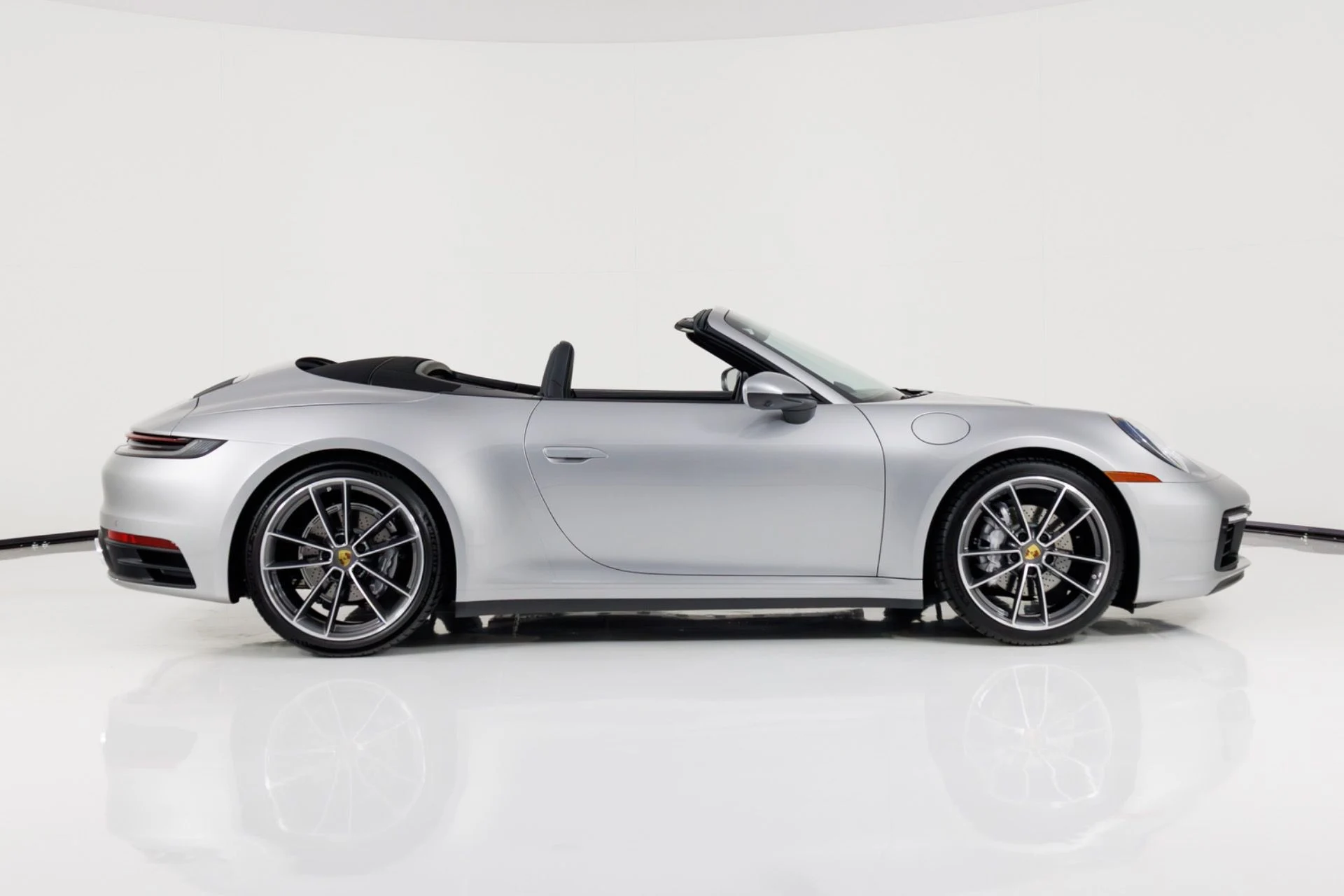 mph001_2069466995_Used_2022_Porsche_911_Carrera_1773941177_f440bb588e