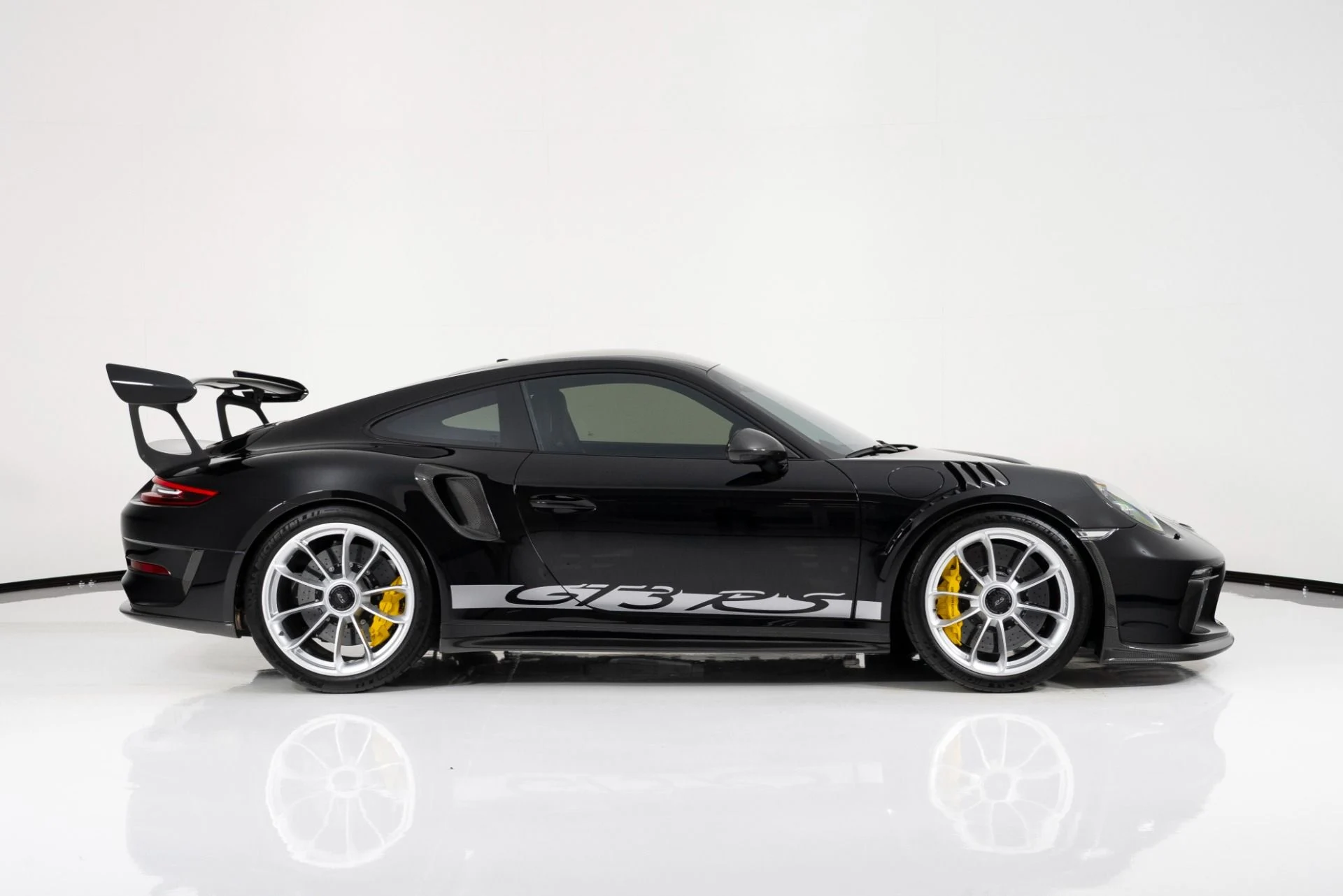 mph001_2080279816_Used_2019_Porsche_911_GT_3_RS_1753749461_f2e8521917