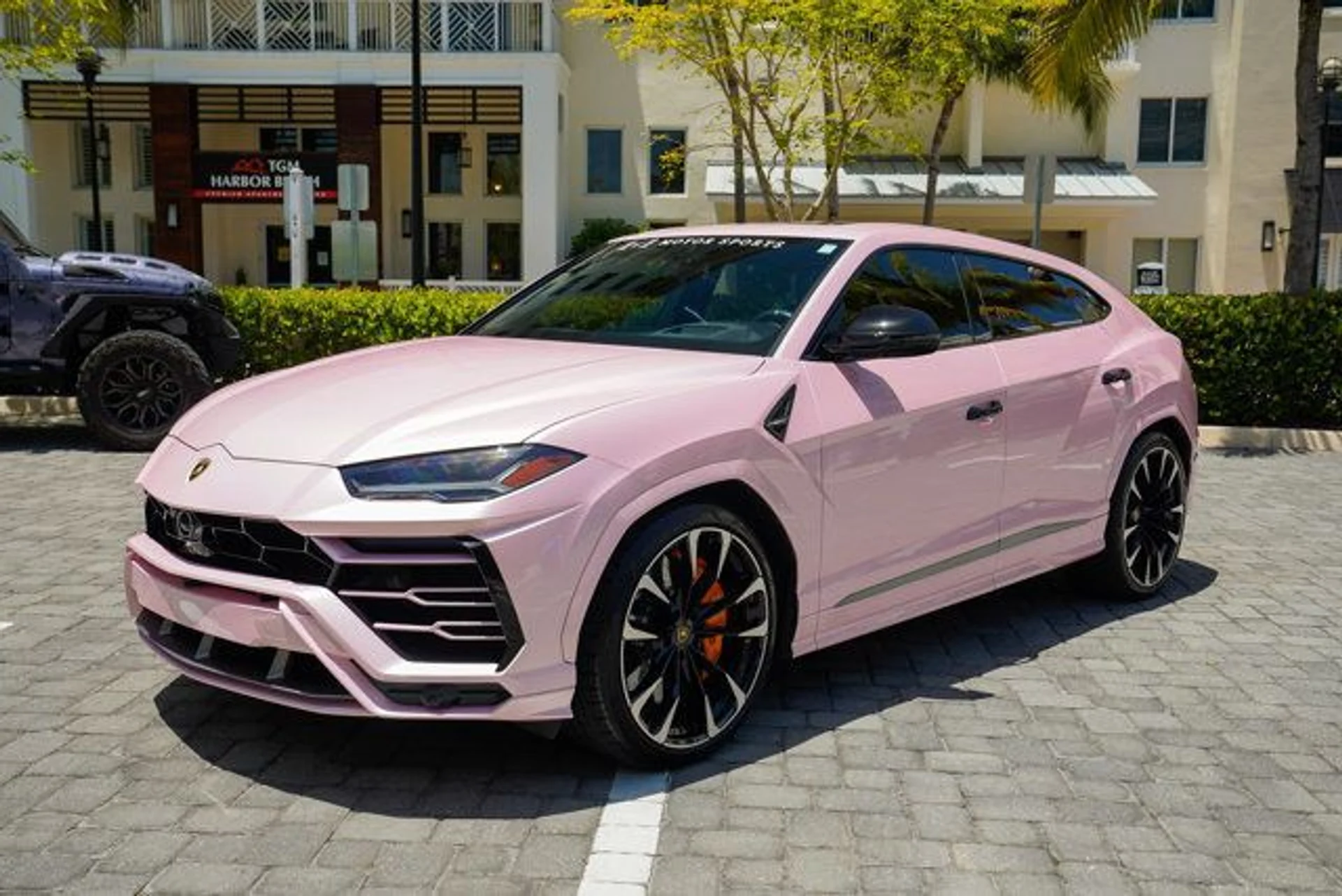 mph001_2081239184_used_2021_lamborghini_urus_awd_14354_22713615_2_640_5c3b70b0db