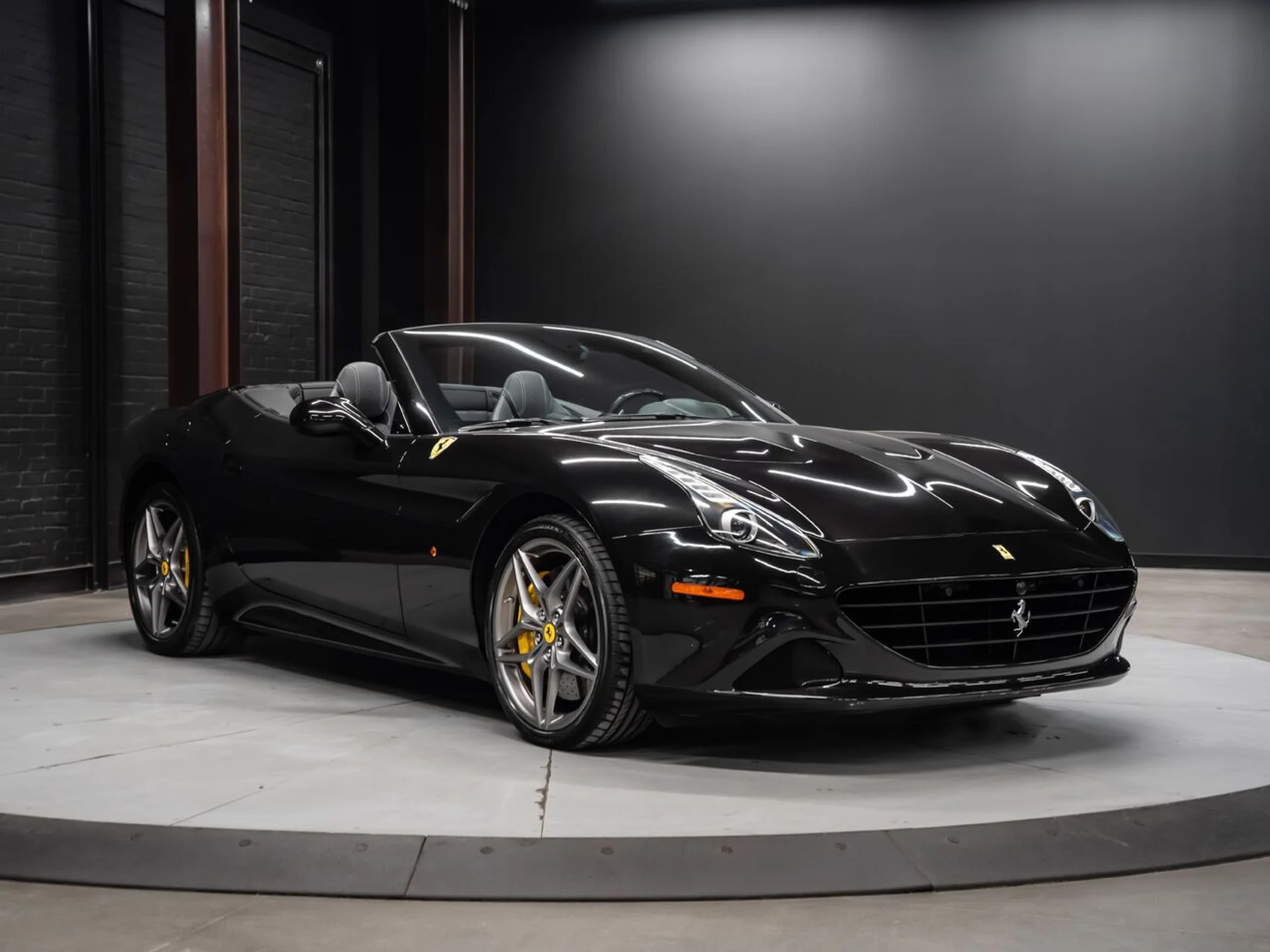 mph001_2093987348_ferrari_california_2015_baf50dea5d