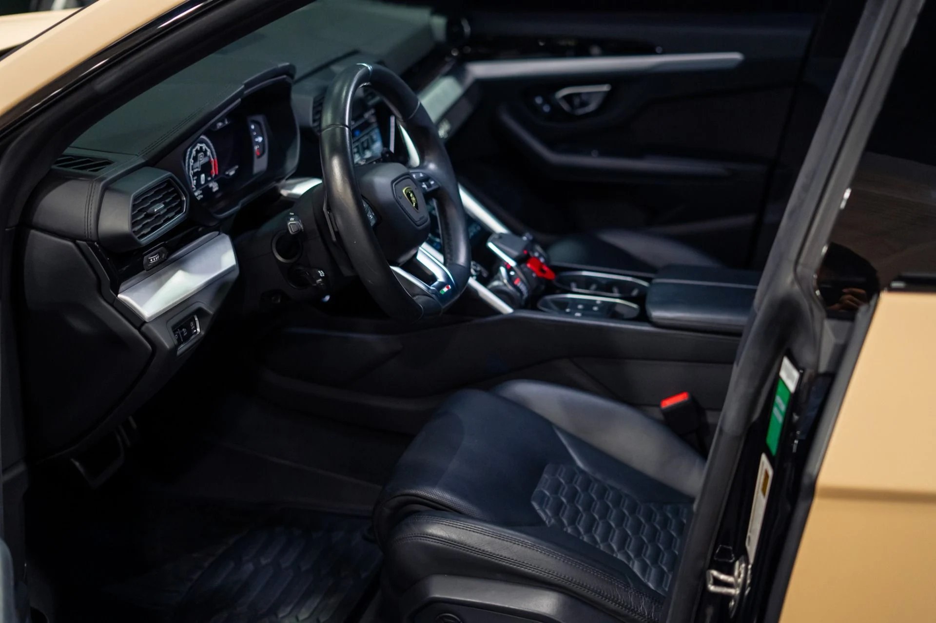 mph001_2095484273_Used_2020_Lamborghini_Urus_1784575479_4ac3c77ca3