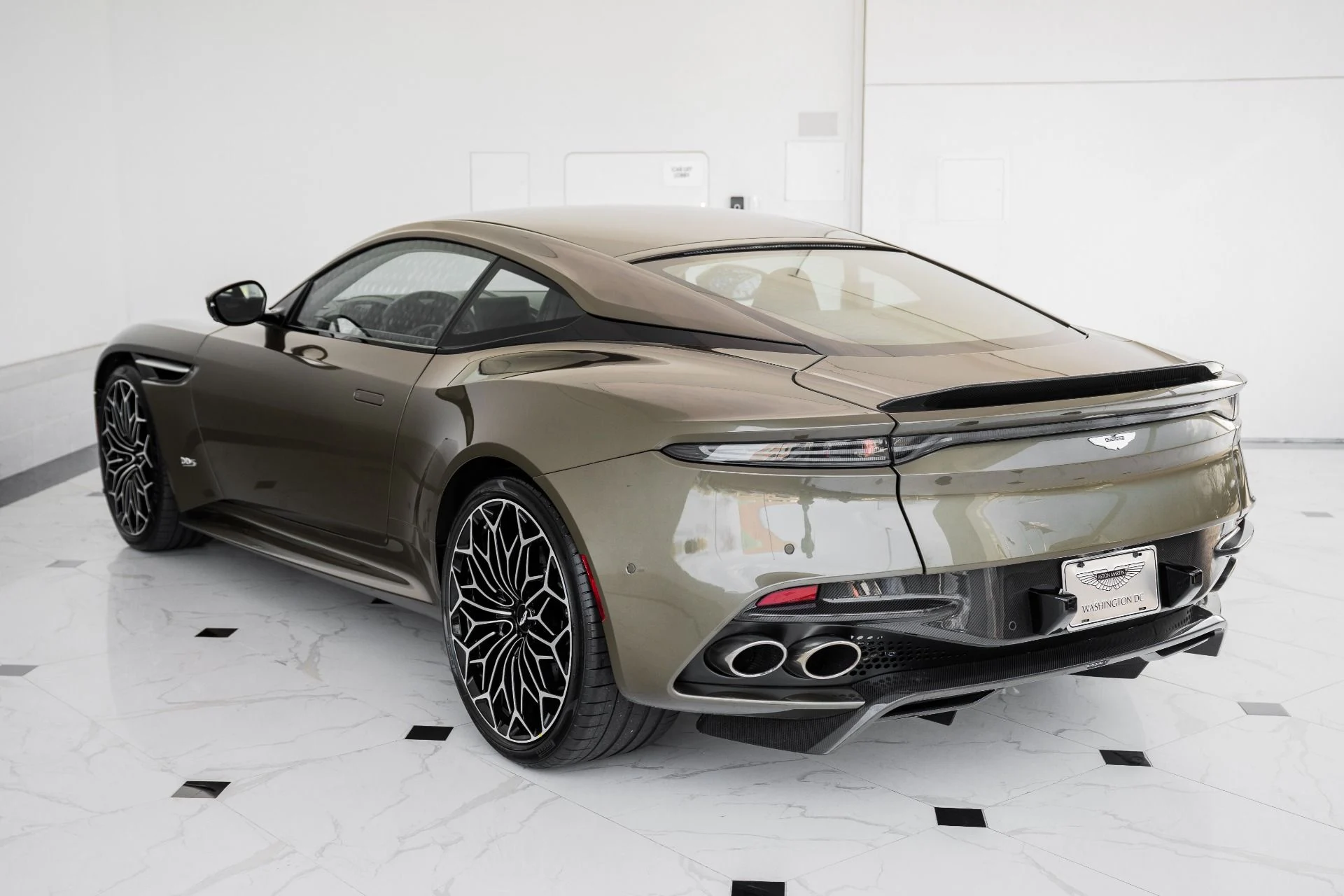 mph001_2096521983_Used_2020_Aston_Martin_DBS_Superleggera_007_OHMSS_Edition_1679175725_62a95996a4