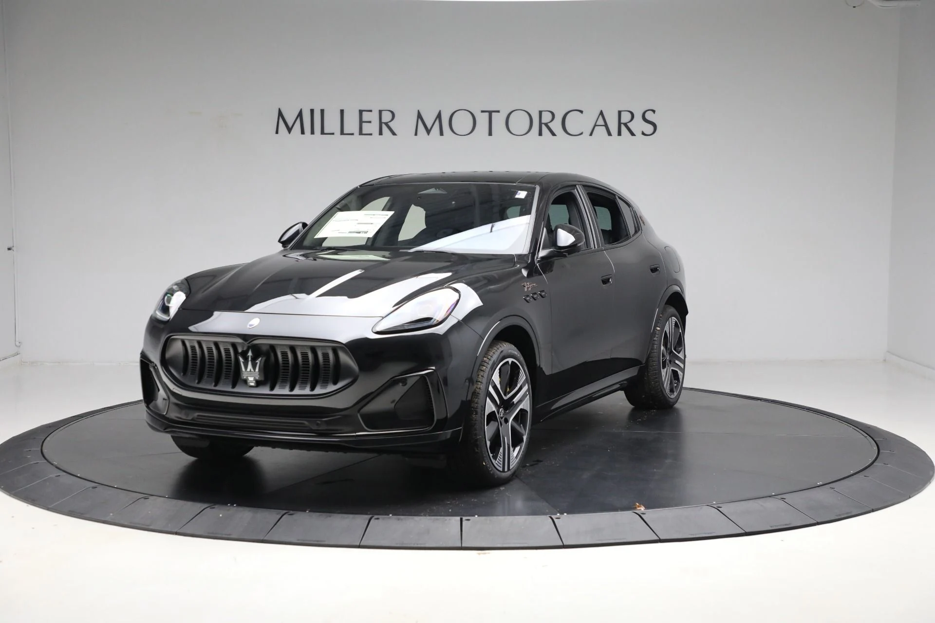 mph001_2100878348_New_2025_Maserati_Grecale_Folgore_cd4a1cd97f