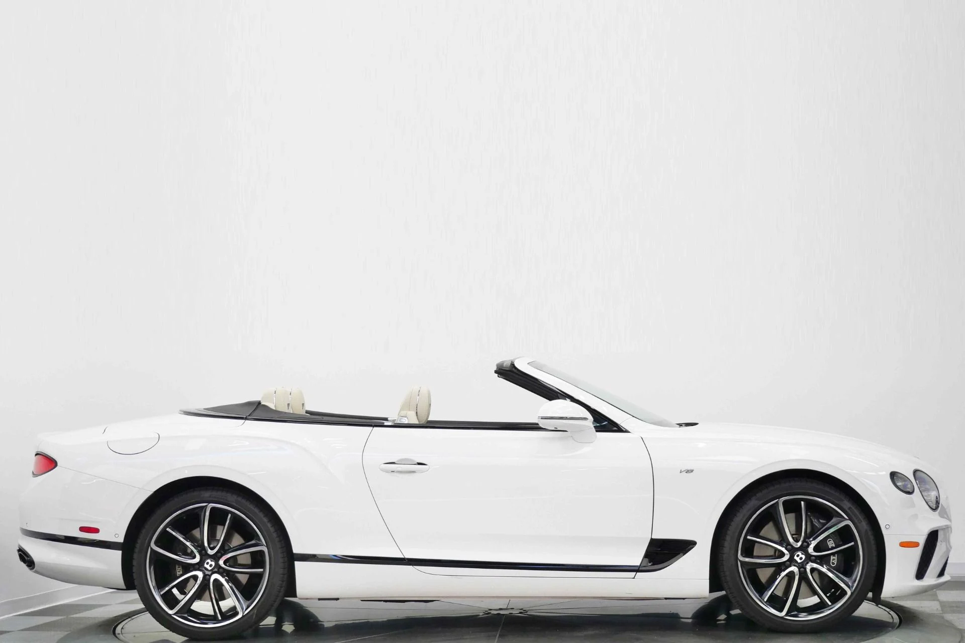 mph001_2104485666_Used_2022_Bentley_Continental_GTC_V8_Mulliner_Specification_Front_Seat_Comfort_Specification_1775574655_1b1d4bf08c