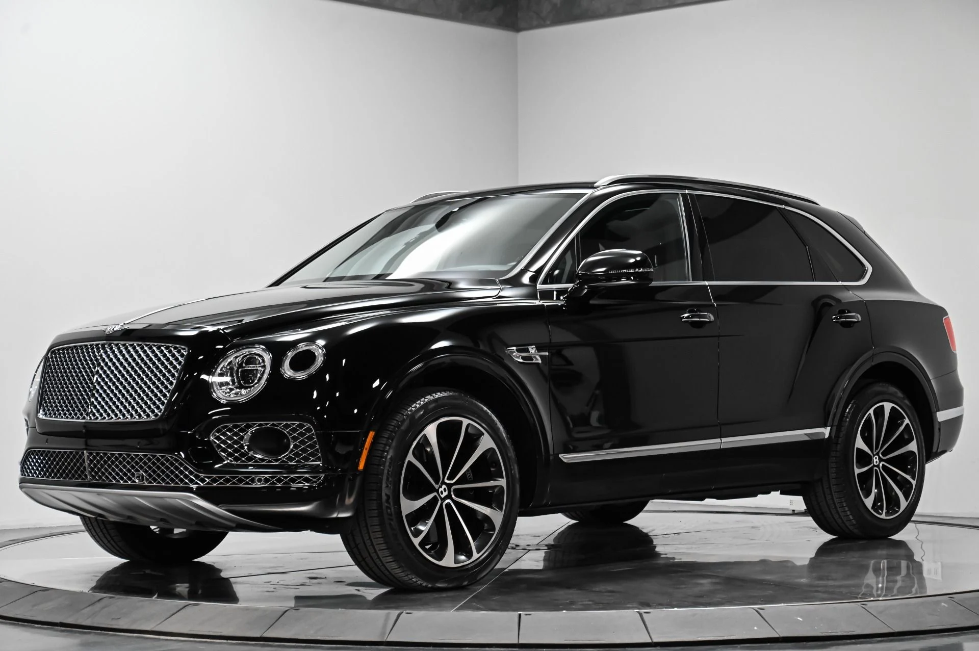 mph001_2107982694_Used_2018_Bentley_Bentayga_W12_1756239179_cd5e196f26