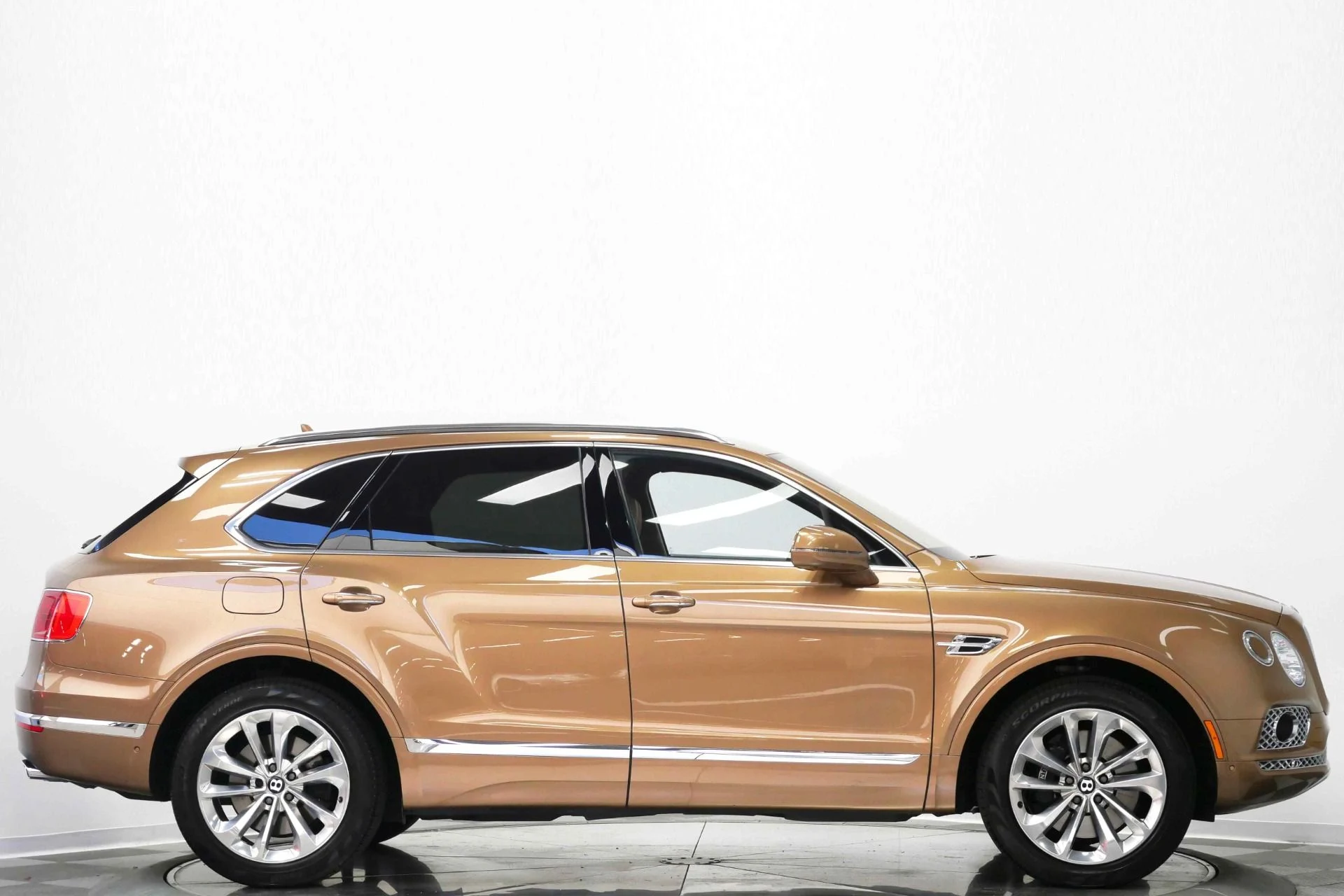 mph001_2110631106_Used_2017_Bentley_Bentayga_W12_Four_Seat_Comfort_Specification_with_Rear_Console_1776956660_8ddf9458fa