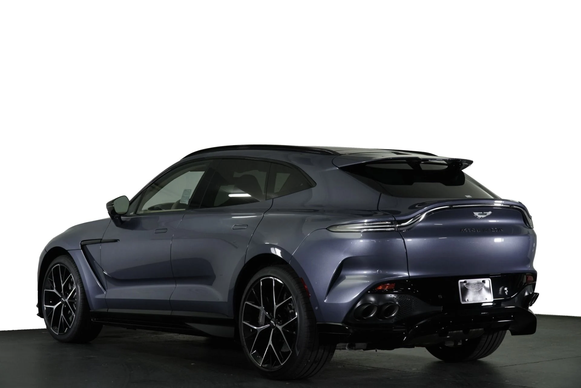 mph001_2122466005_New_2026_Aston_Martin_DBX_707_1765563110_445e5e68c9