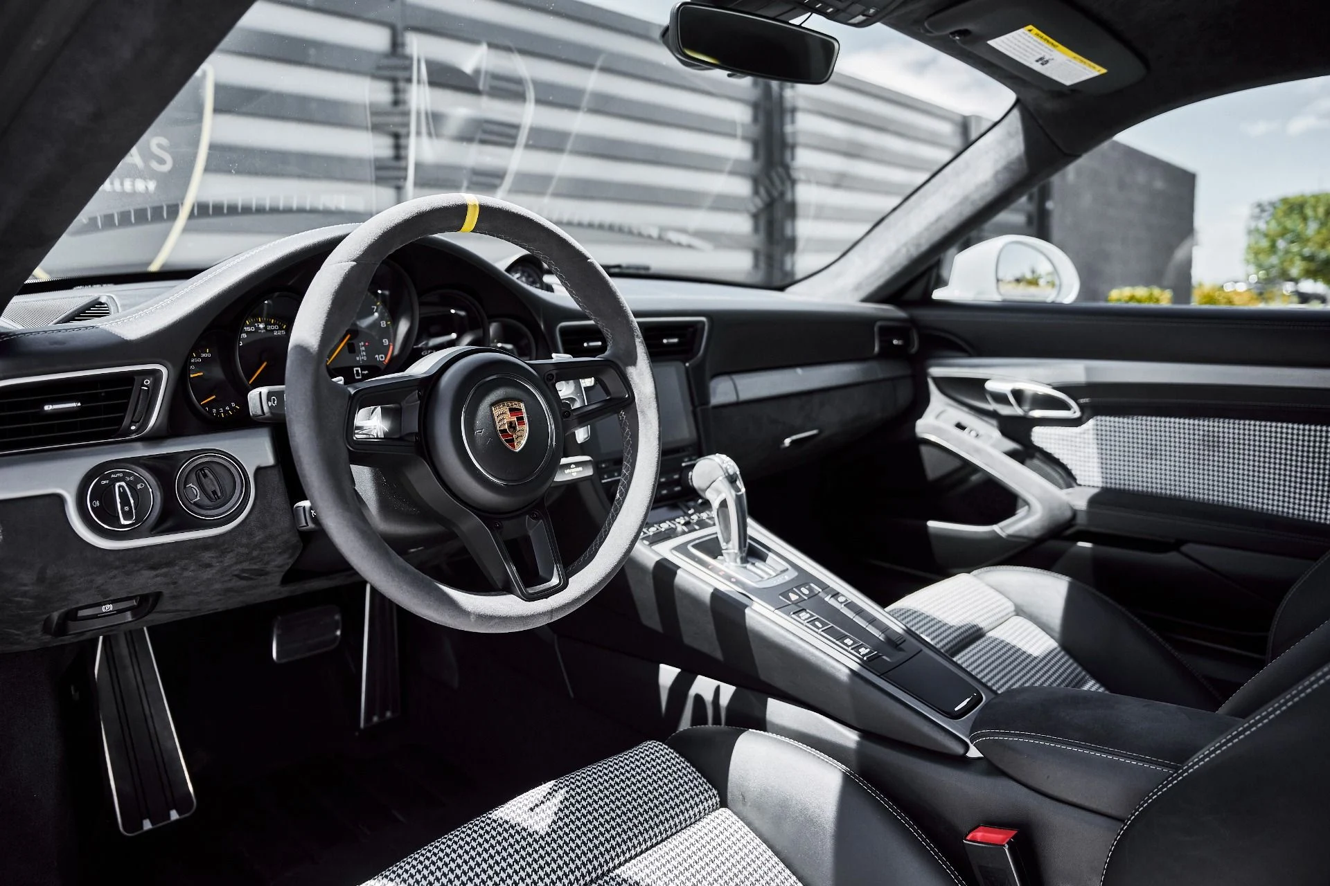 mph001_2125463902_Used_2018_Porsche_911_GT_3_1777749523_08feefdb6f